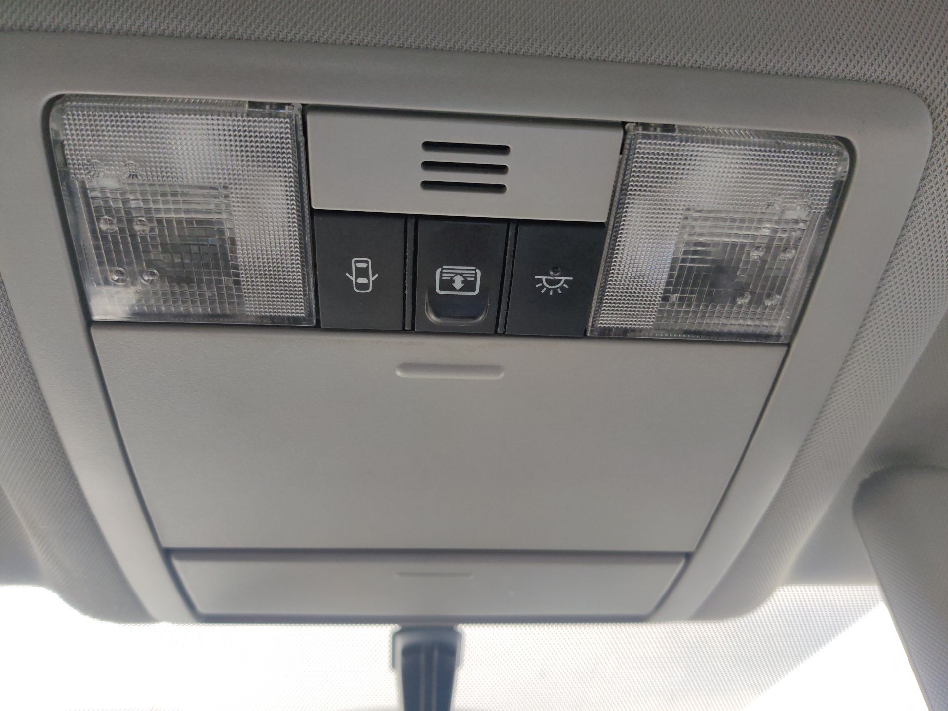 luz_interior_toyota_verso_r2_2_0_d_4d_aur20