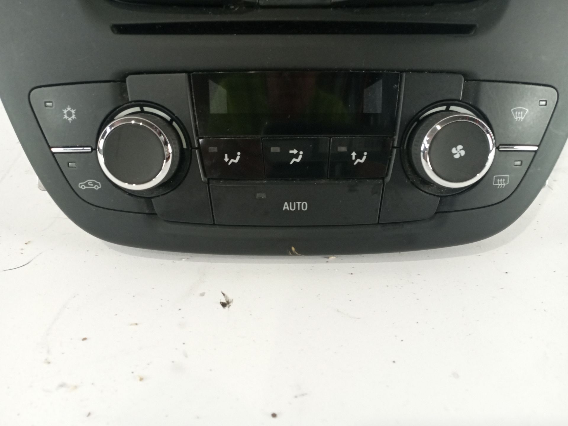 sistema_audio_radio_cd_13321292_13273095_12844841g_opel_insignia_a_sedan_g09_2_0_cdti_69