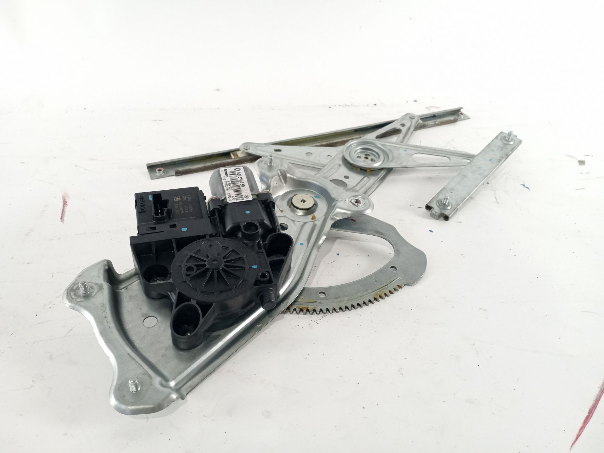 elevalunas_trasero_izquierdo_827310166r_renault_scenic_iii_jz0_1_1_6_dci_jz00_jz12