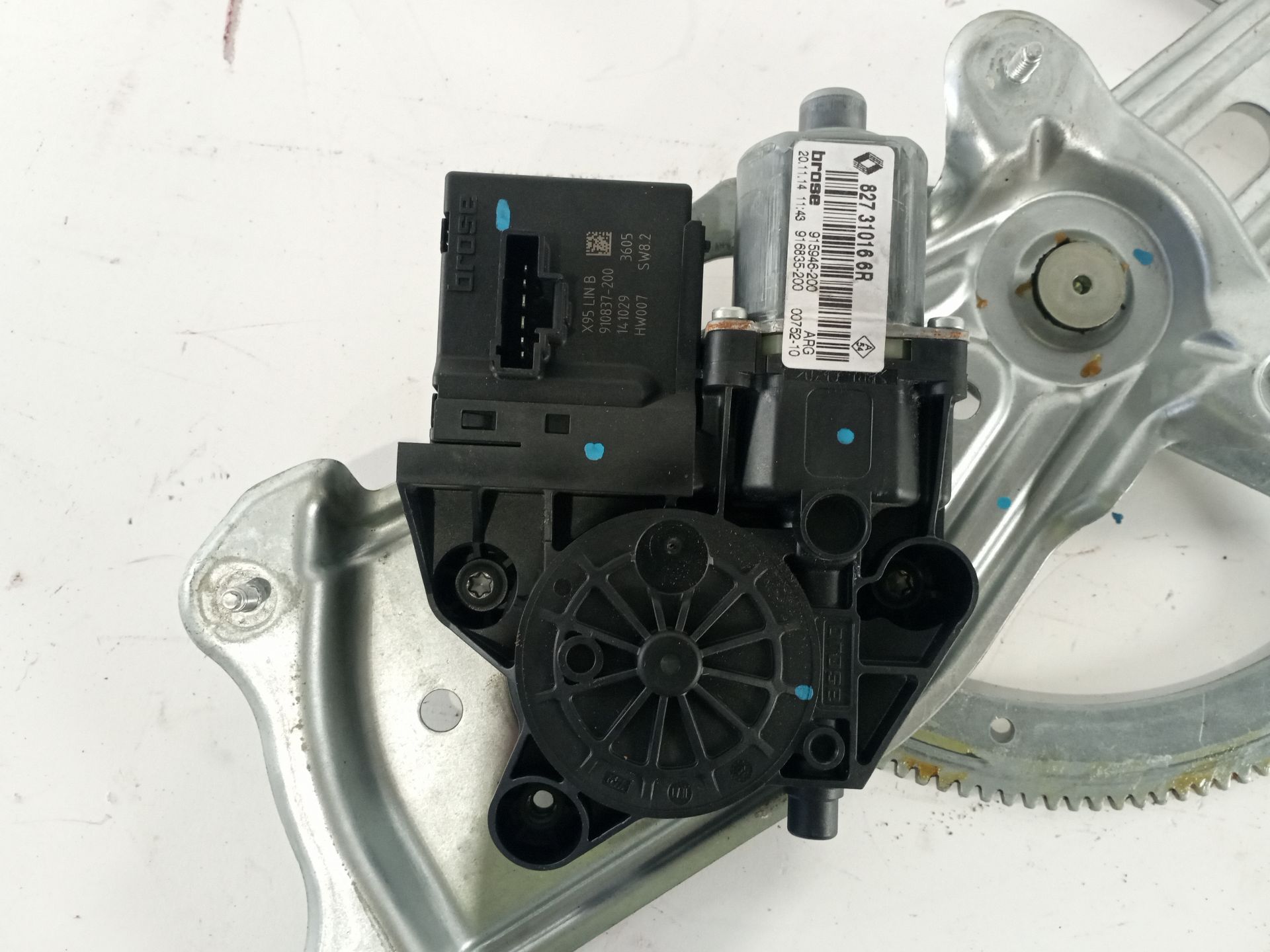 elevalunas_trasero_izquierdo_827310166r_renault_scenic_iii_jz0_1_1_6_dci_jz00_jz12