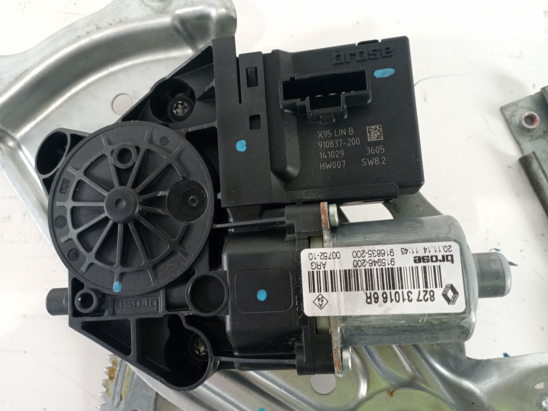 elevalunas_trasero_izquierdo_827310166r_renault_scenic_iii_jz0_1_1_6_dci_jz00_jz12