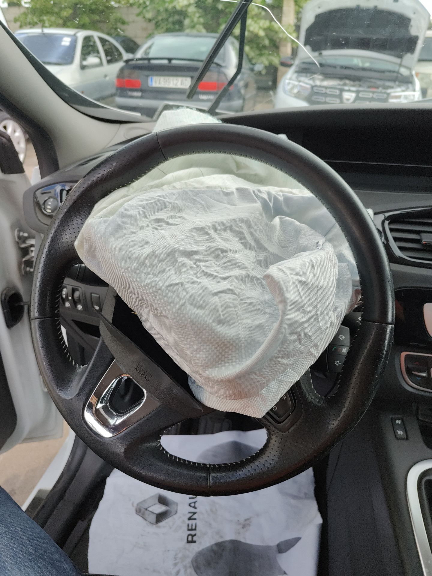 volante_484003771r_renault_scenic_iii_jz0_1_1_6_dci_jz00_jz12