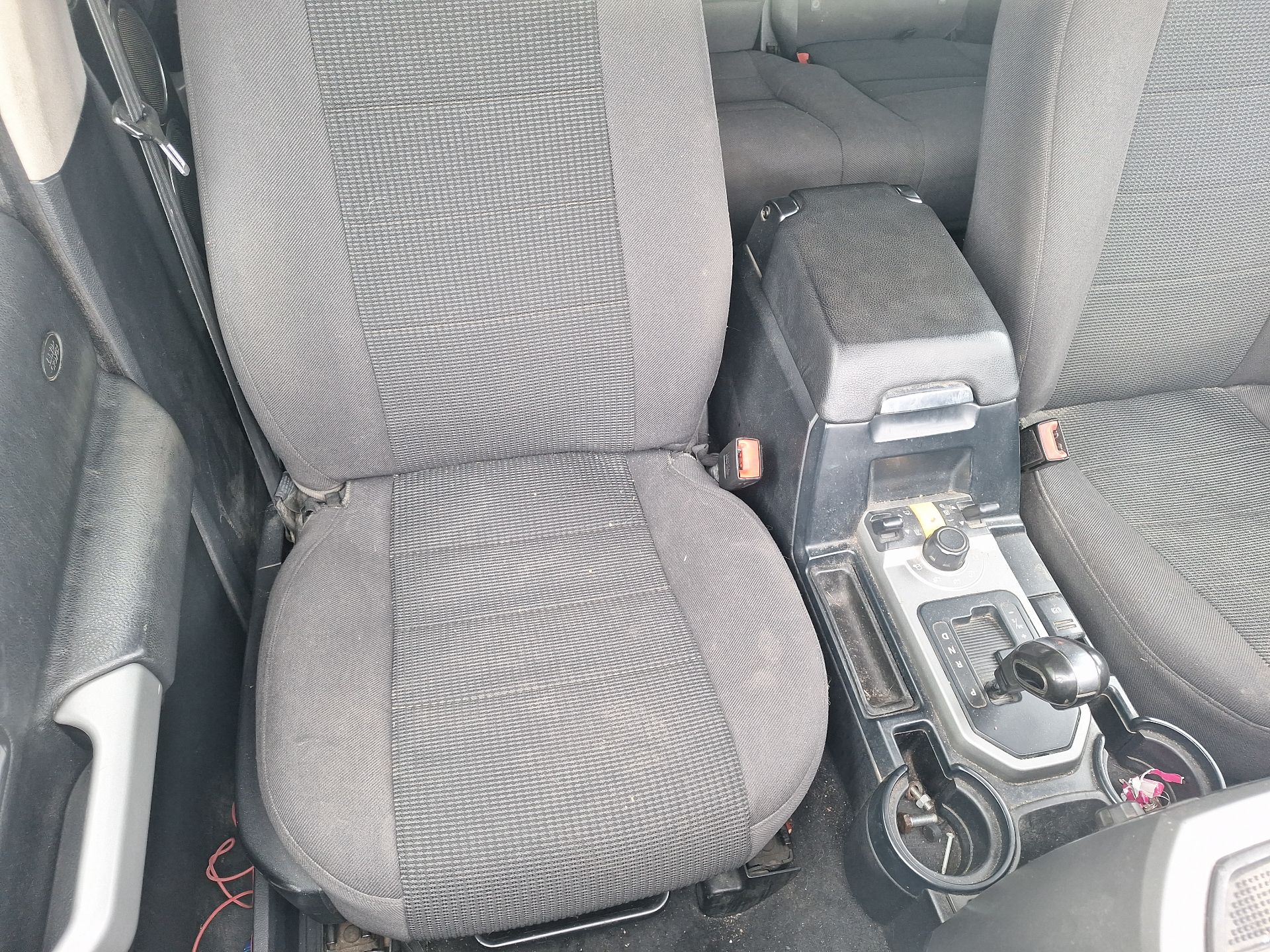 asientos_trasero_izquierdo_land_rover_discovery_iii_l319_2_7_td_4x4