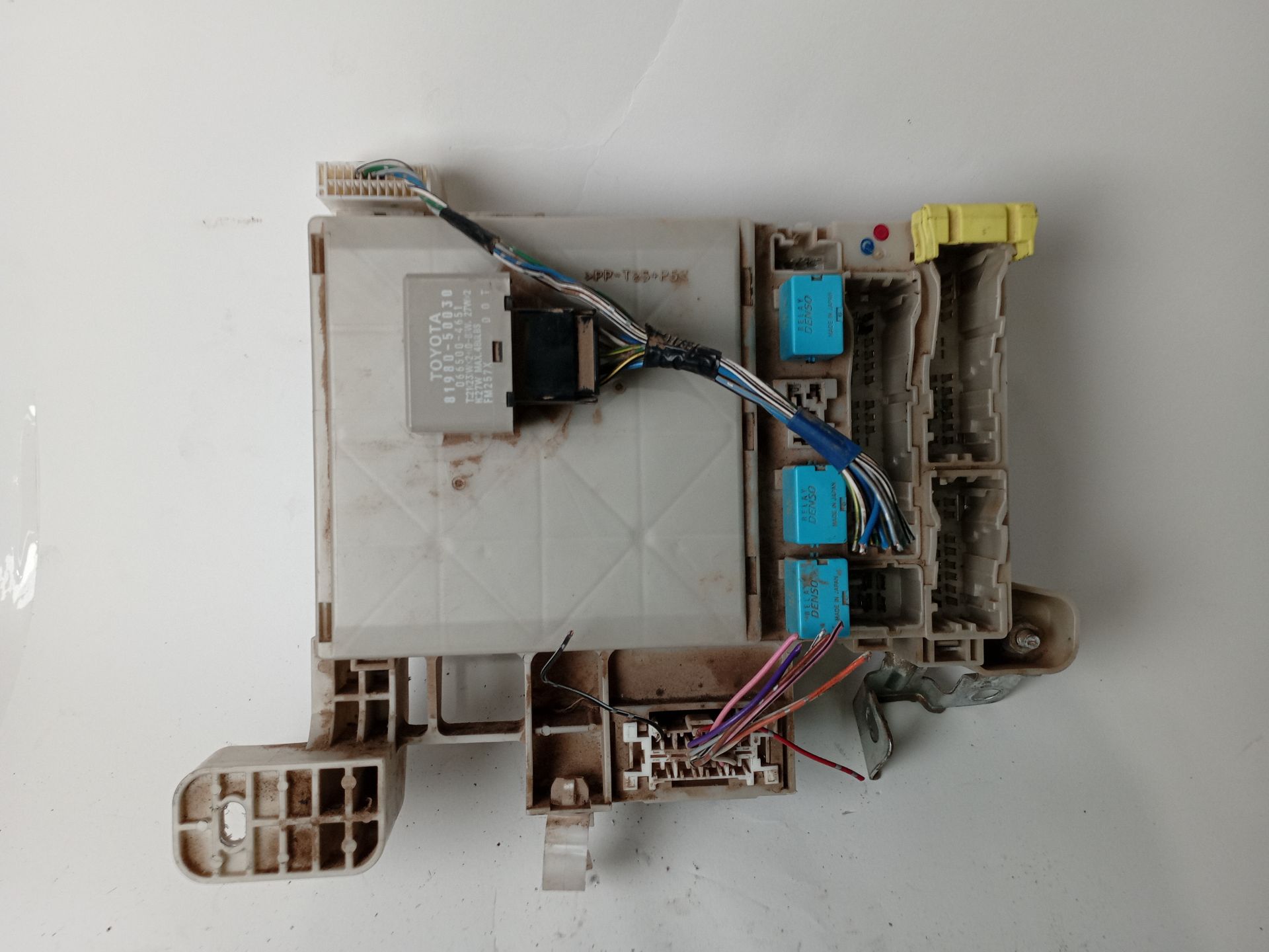 caja_reles_fusibles_8274135110_toyota_land_cruiser_prado_j12_3_0_d_4d_kdj120_kdj12