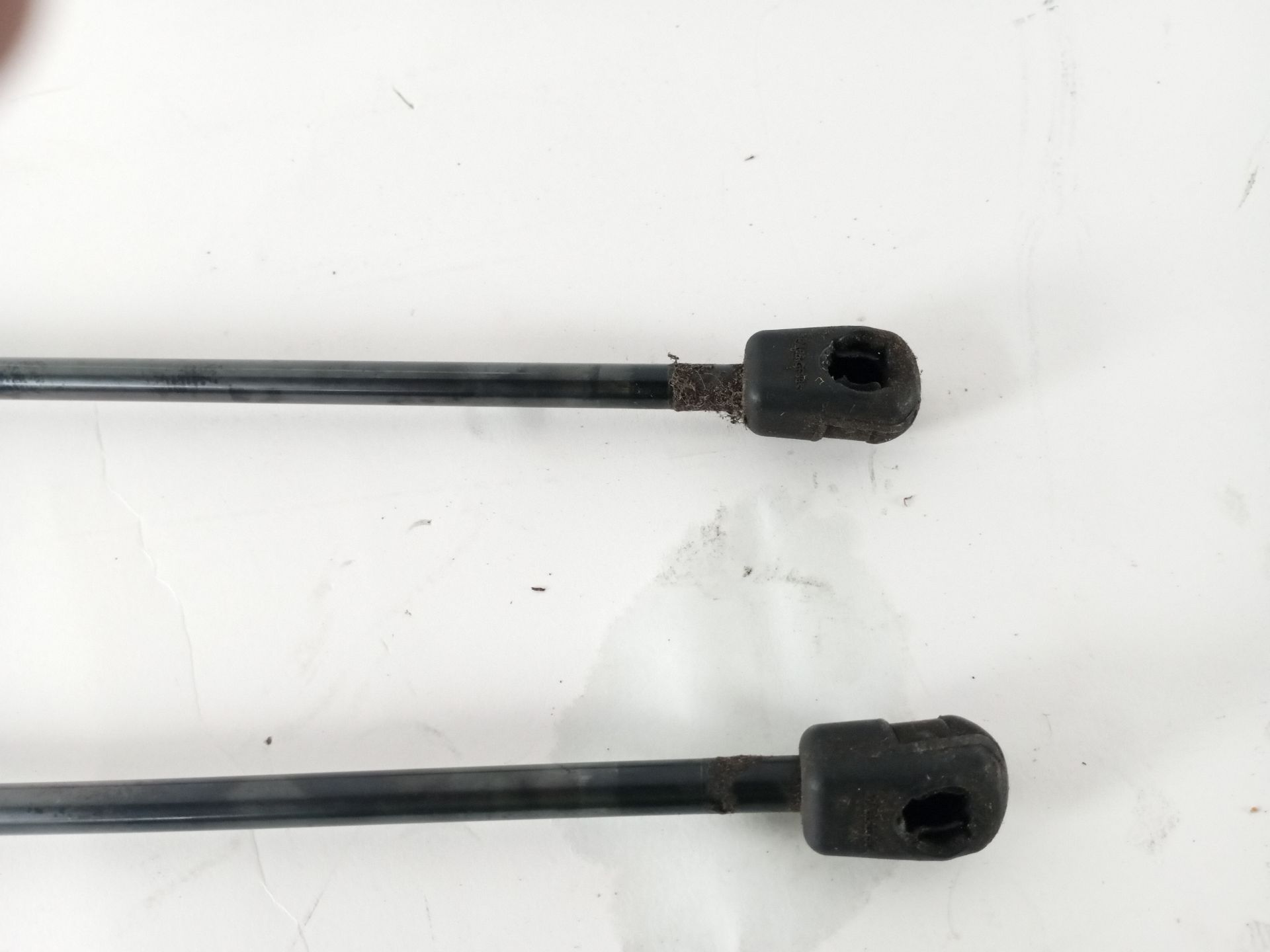 amortiguadores_maletero_porton_39021480_opel_astra_k_b16_1_4_turbo_68