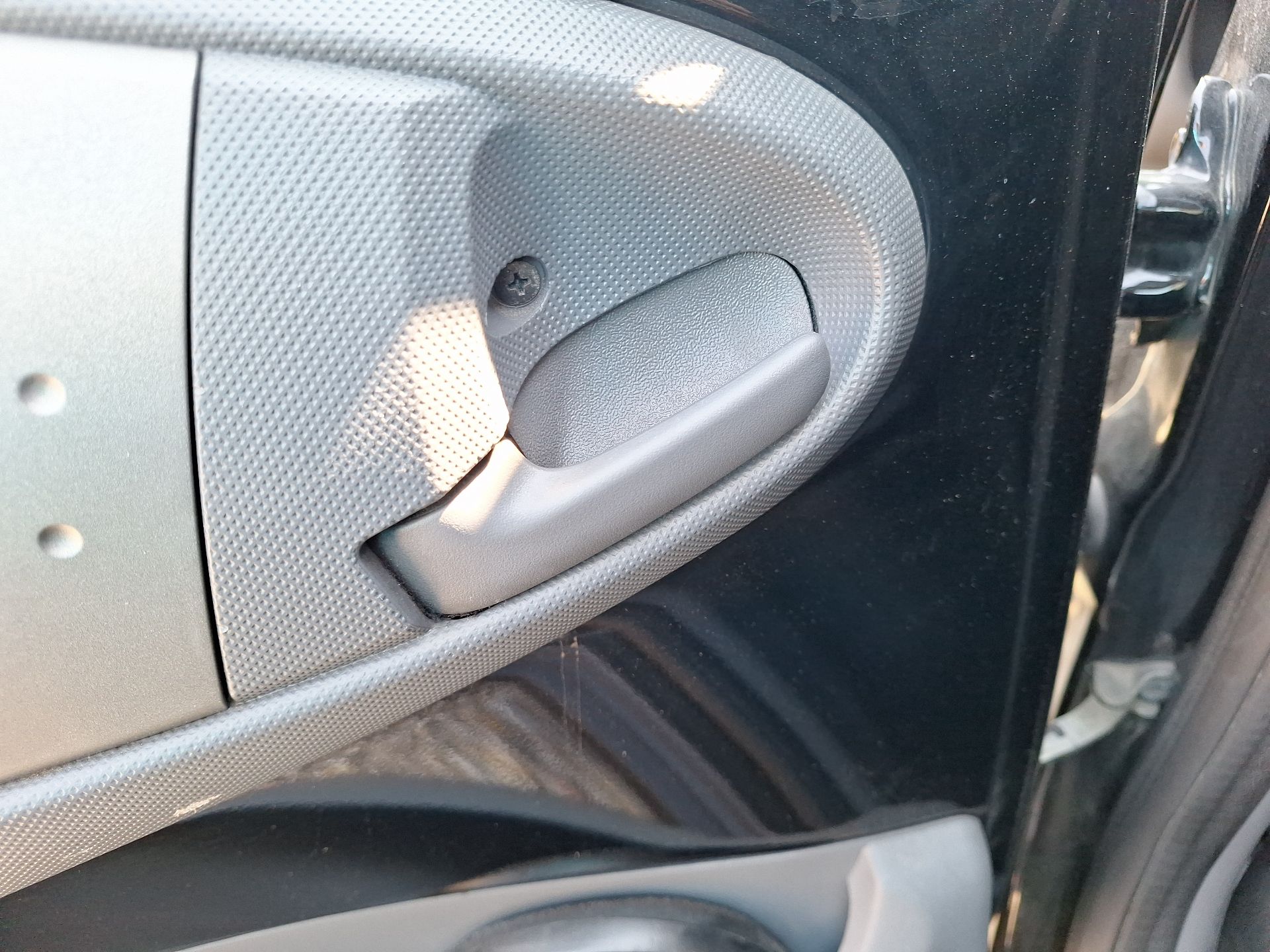 maneta_interior_trasera_izquierda_toyota_aygo_b1_1_0_kgb10