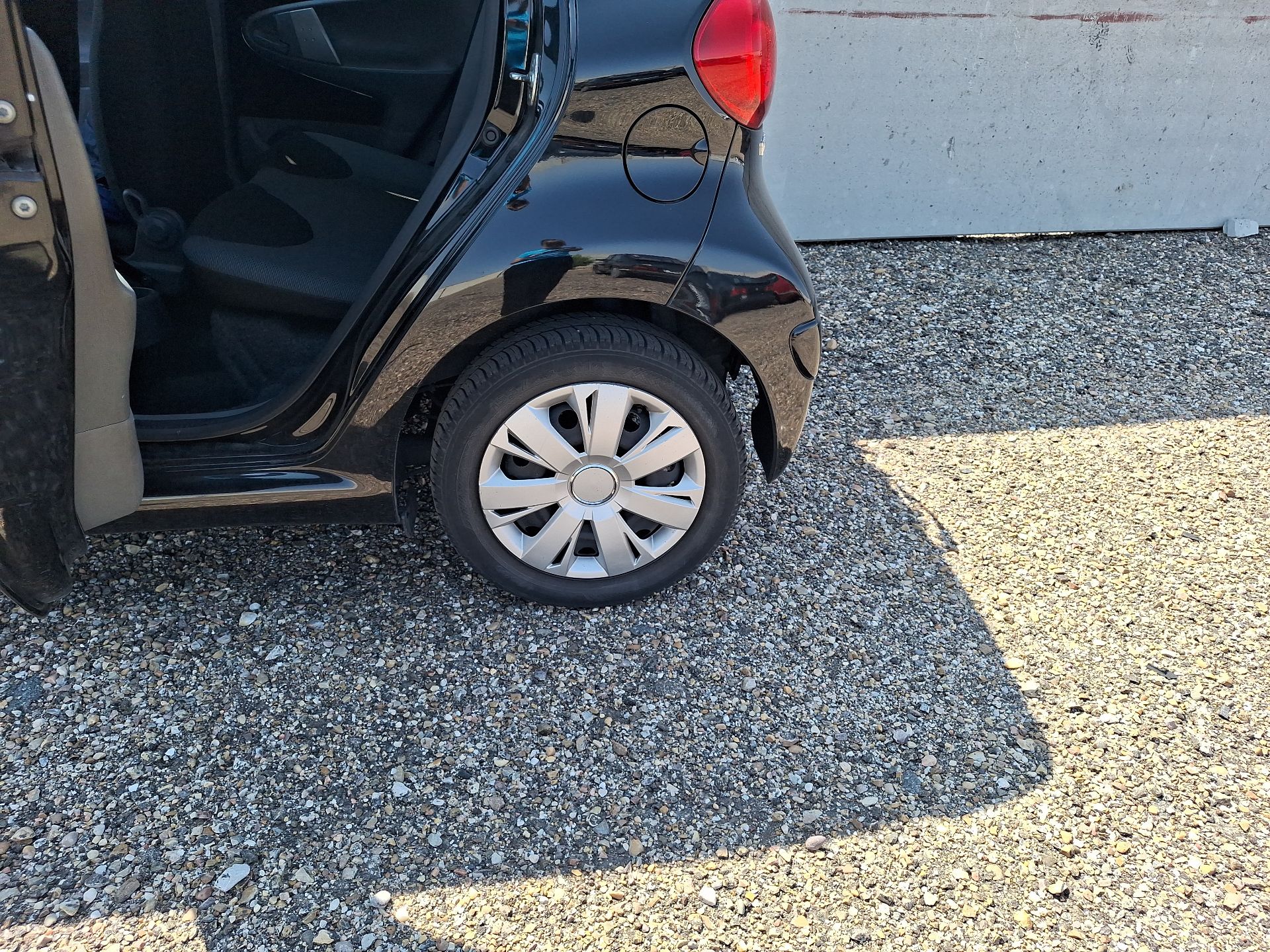 mangueta_trasera_izquierda_toyota_aygo_b1_1_0_kgb10