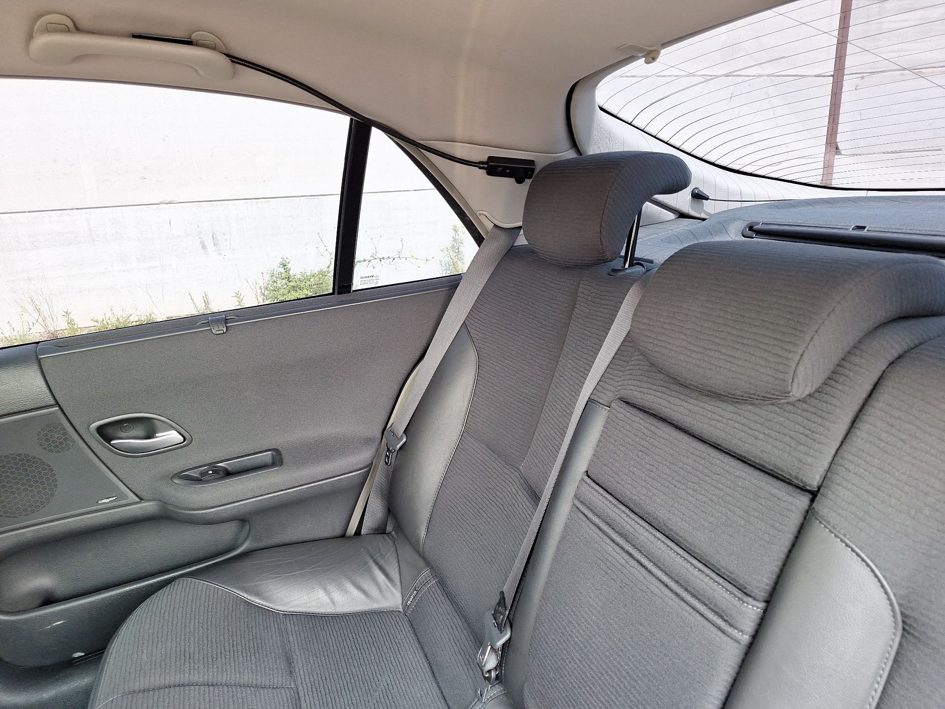 cinturon_seguridad_trasero_derecho_renault_laguna_ii_bg0_1_2_2_dci_bg0f