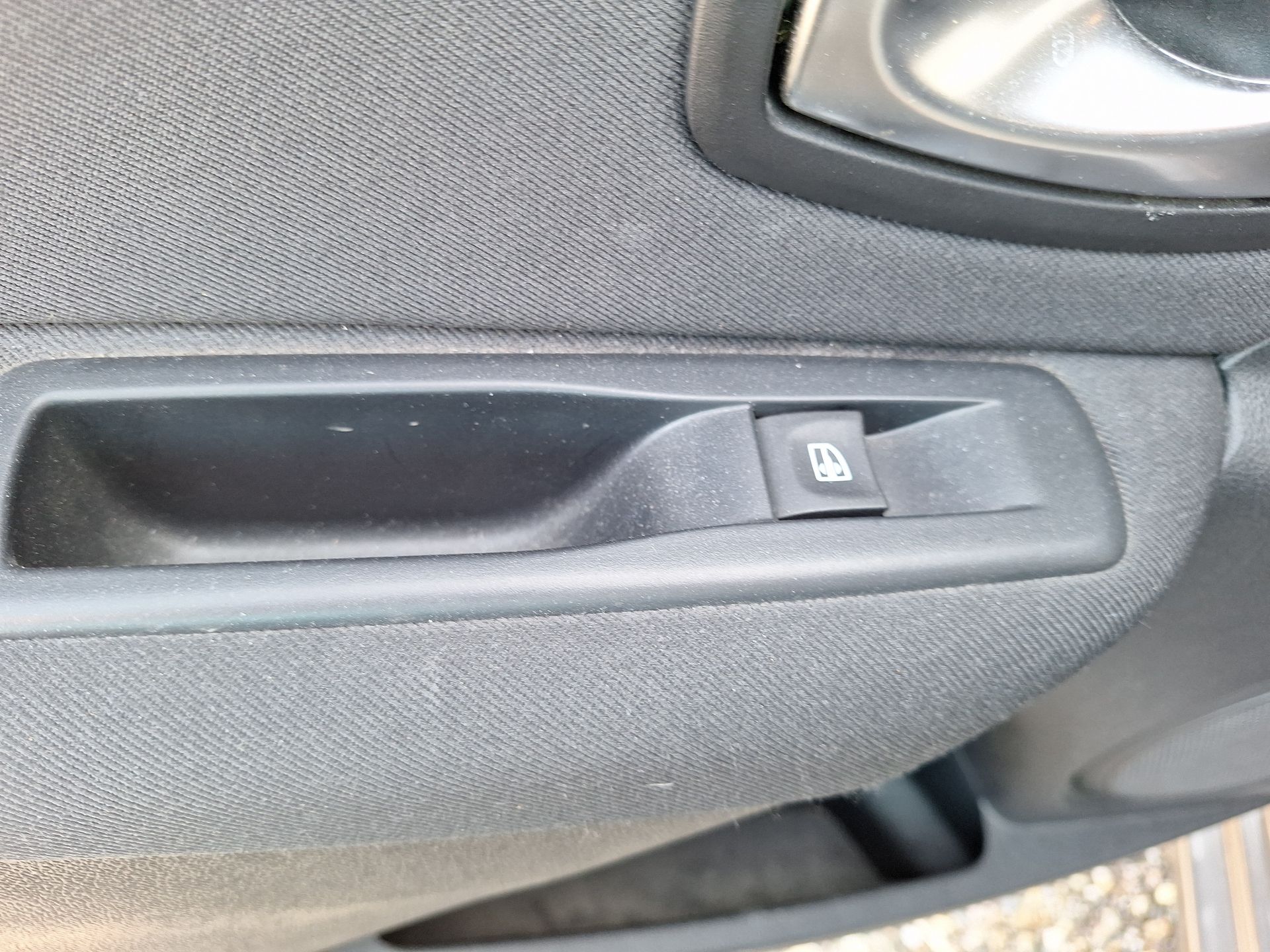 mando_elevalunas_trasero_izquierdo_renault_megane_iii_fastback_bz0_1_b3_1_5_dci