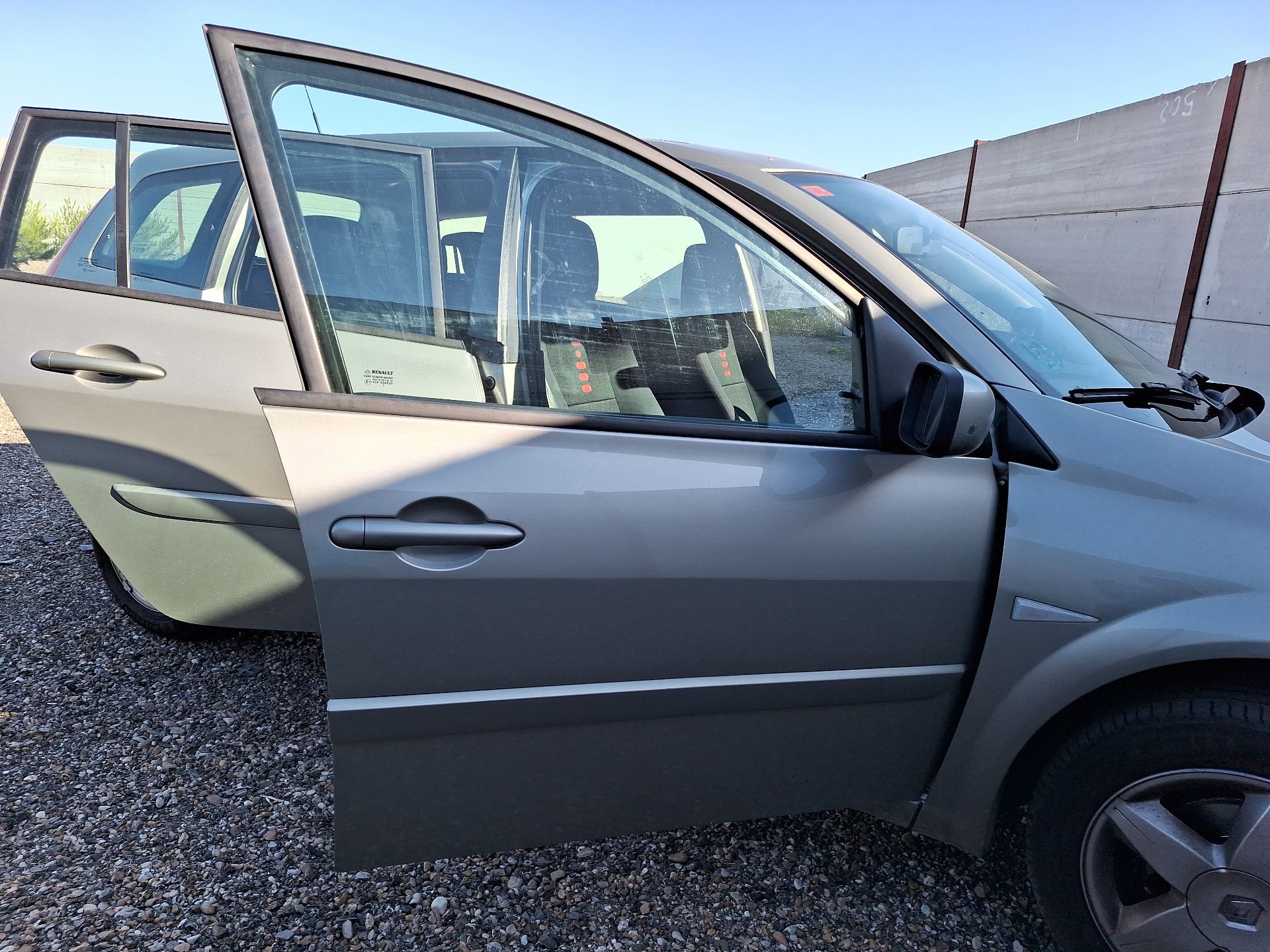 puerta_delantera_derecha_renault_megane_ii_ranchera_familiar_km0_1_1_6_16v