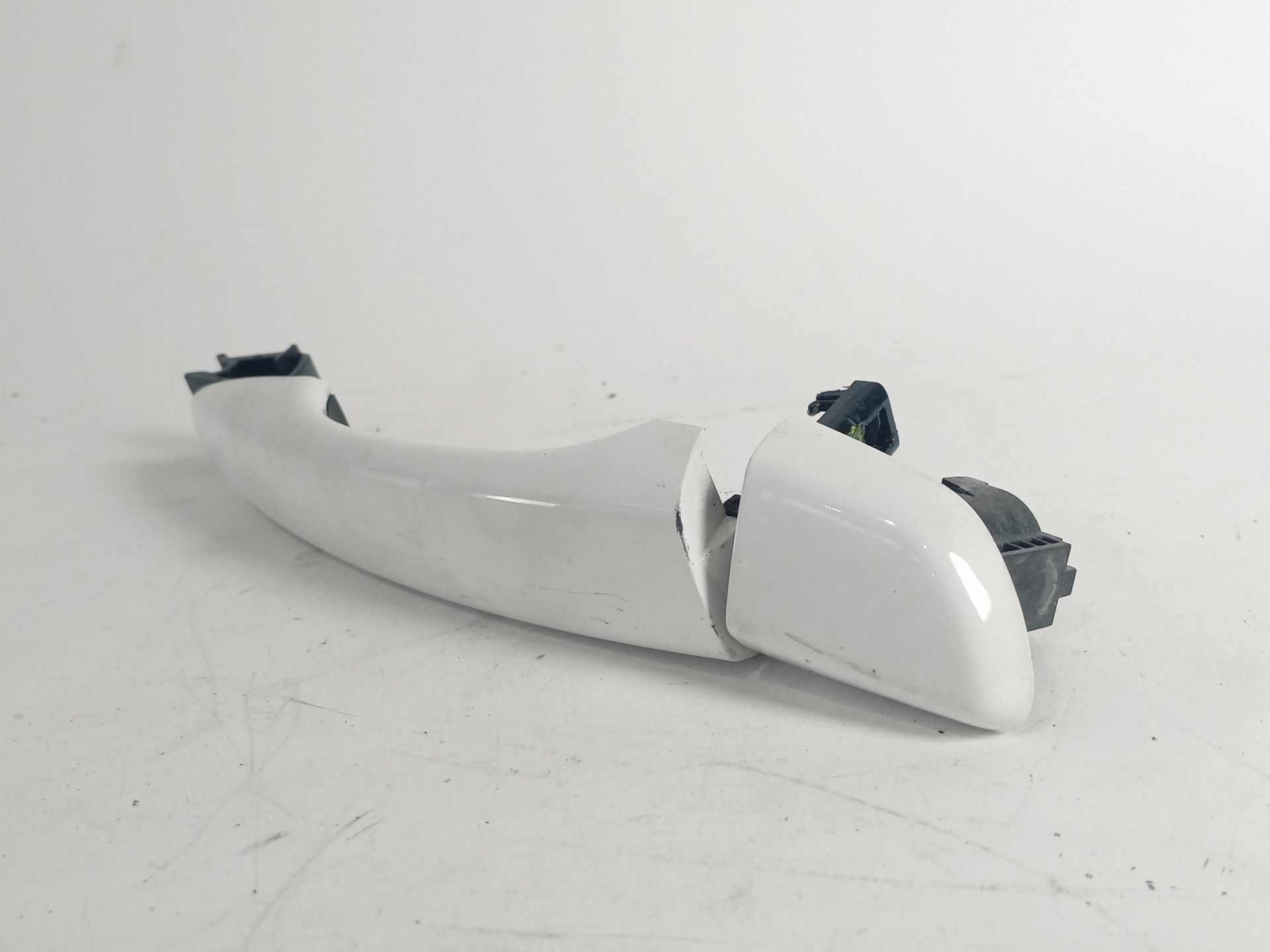 maneta_exterior_delantera_derecha_980297821t_blanco_banquise_peugeot_2008_ii_ud_us_uy_uk_1_5_bluehdi_110