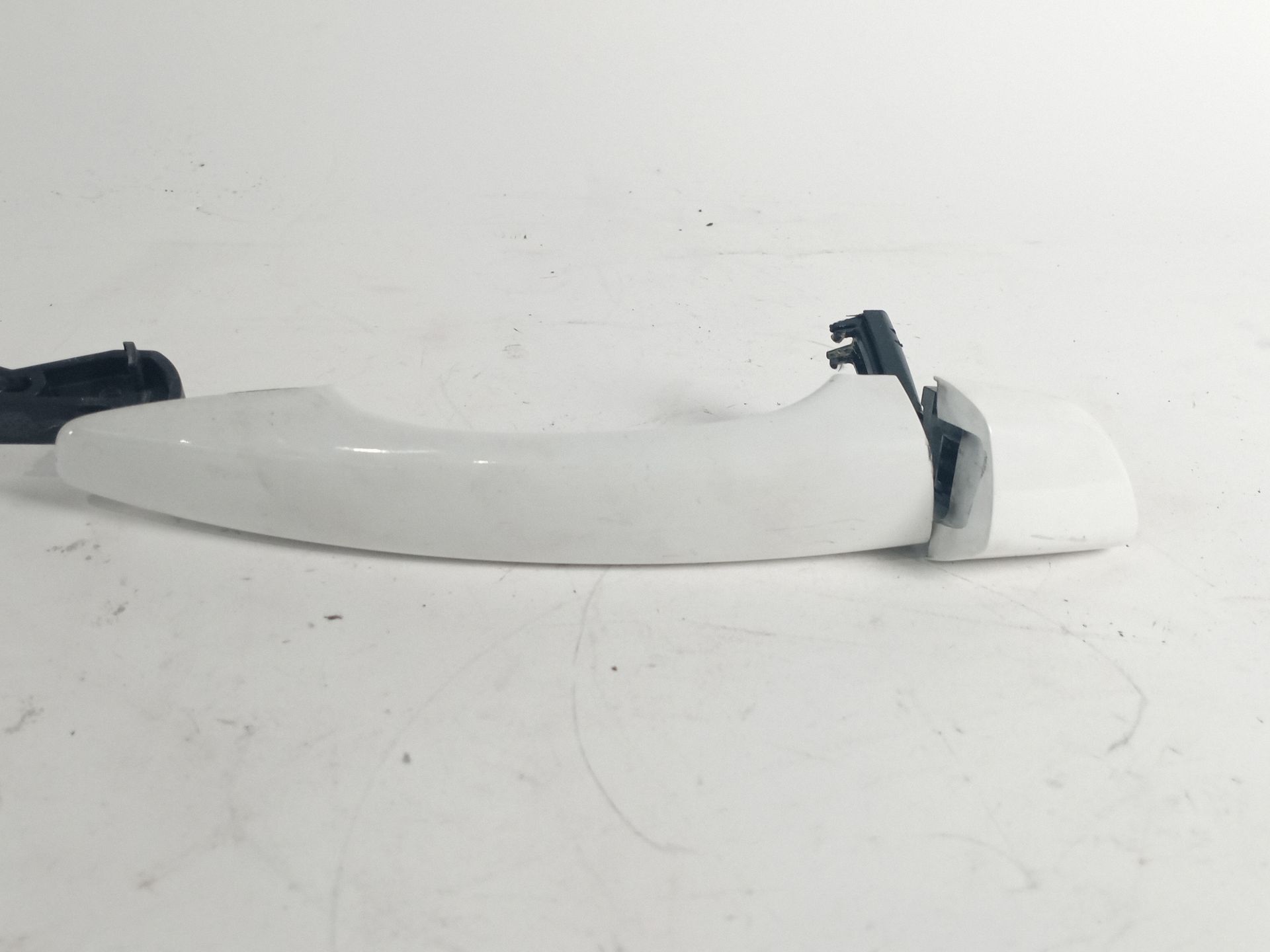 maneta_exterior_delantera_derecha_980297821t_blanco_banquise_peugeot_2008_ii_ud_us_uy_uk_1_5_bluehdi_110