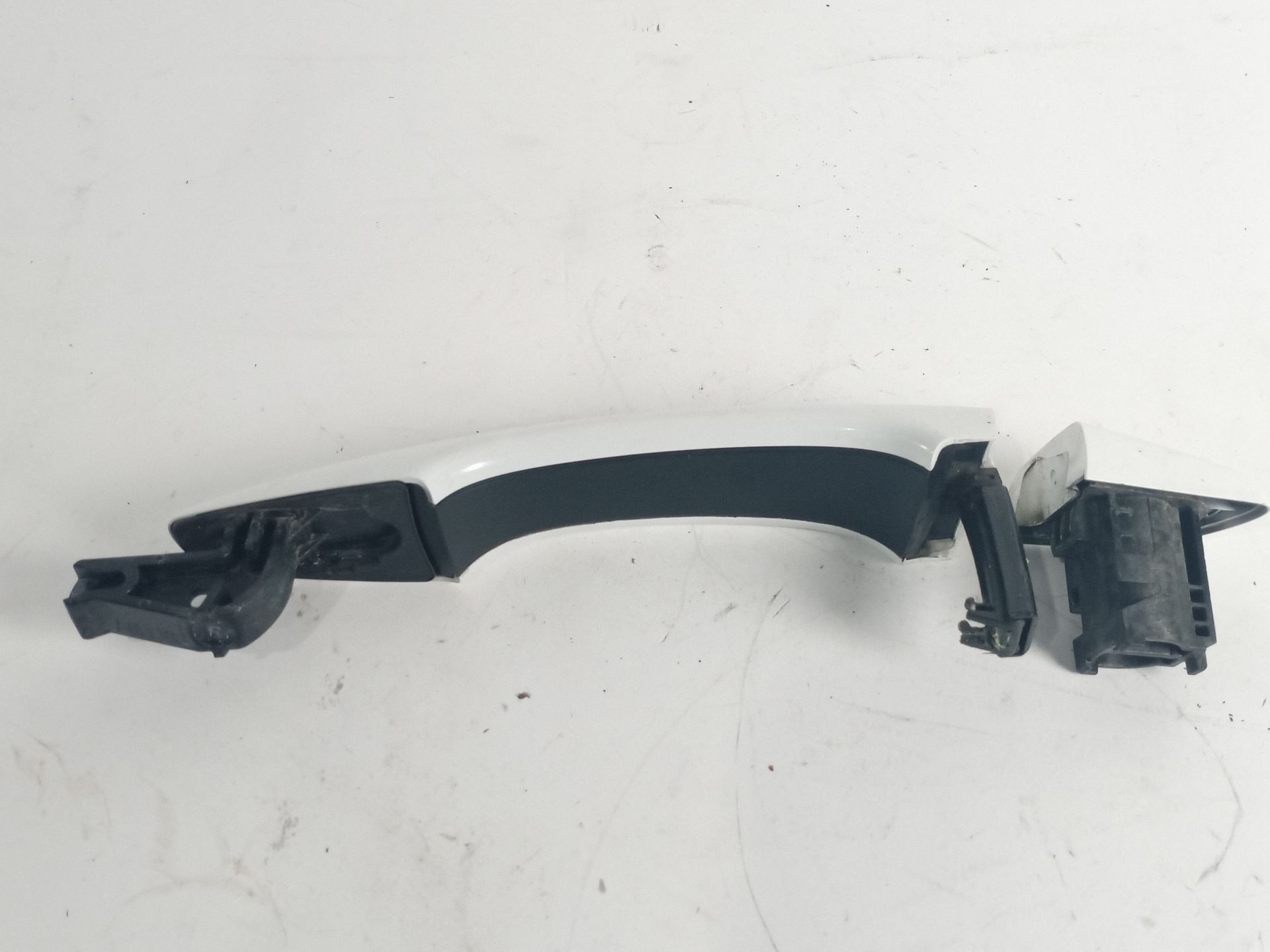 maneta_exterior_delantera_derecha_980297821t_blanco_banquise_peugeot_2008_ii_ud_us_uy_uk_1_5_bluehdi_110