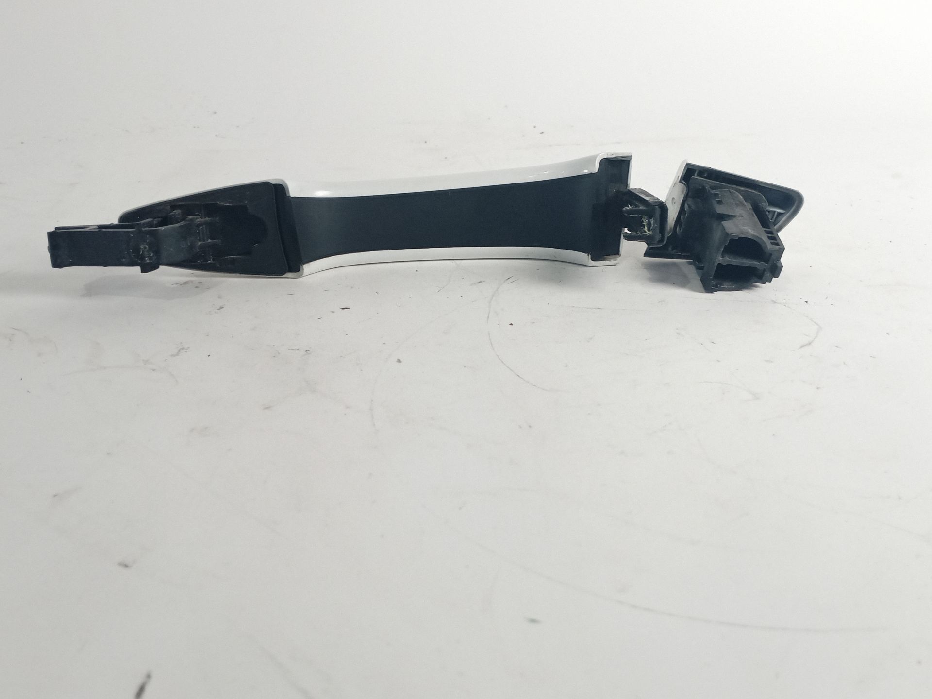 maneta_exterior_delantera_derecha_980297821t_blanco_banquise_peugeot_2008_ii_ud_us_uy_uk_1_5_bluehdi_110