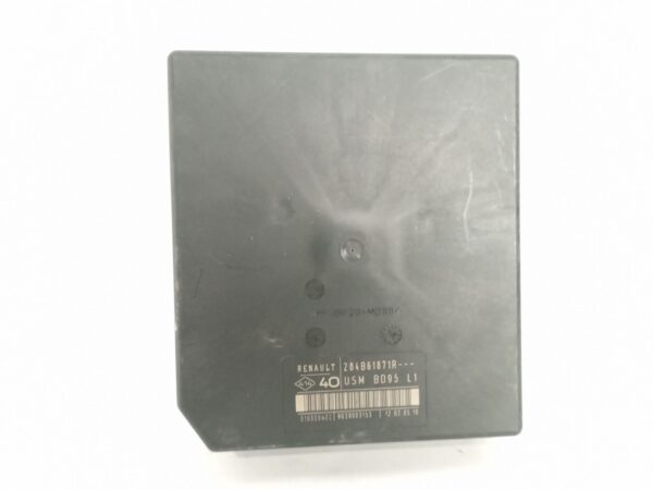caja_reles_fusibles_284b61871r_renault_megane_iii_fastback_bz0_1_b3_1_5_dci