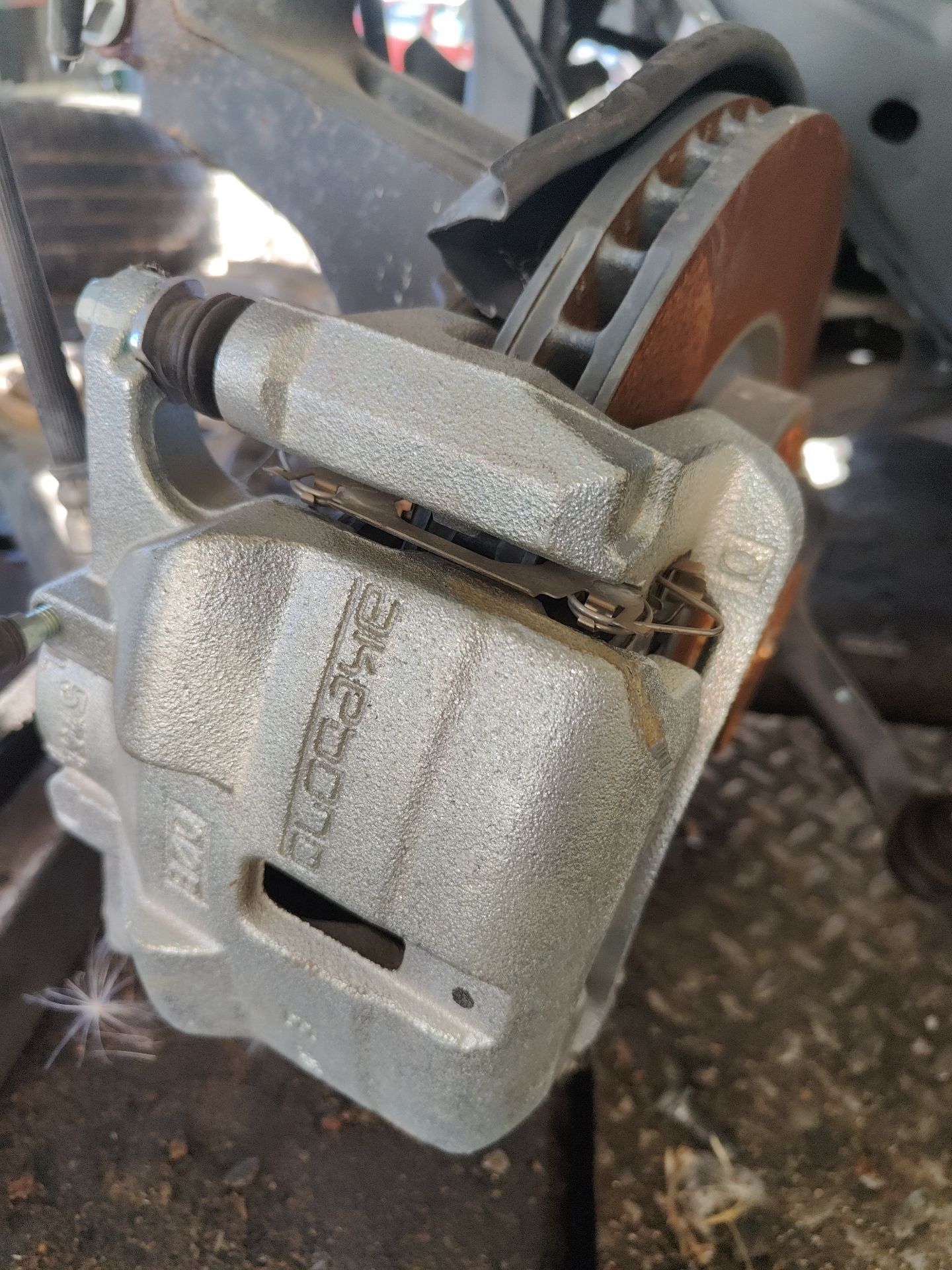 pinza_freno_delantera_izquierda_410114ea0a_renault_kadjar_ha_hl_1_5_dci_110_hla3