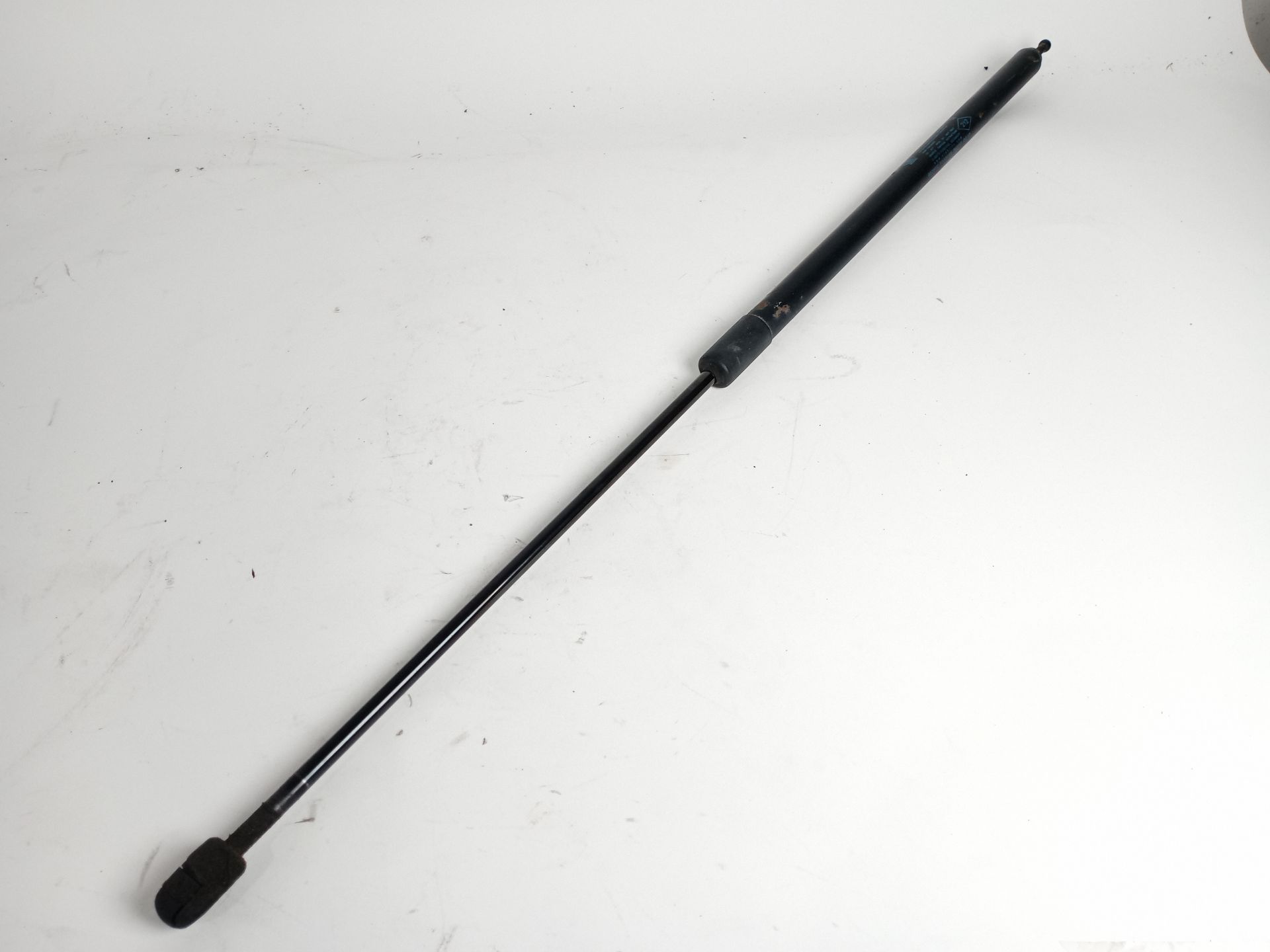 amortiguadores_capo_654710003r_renault_megane_iii_fastback_bz0_1_b3_1_5_dci