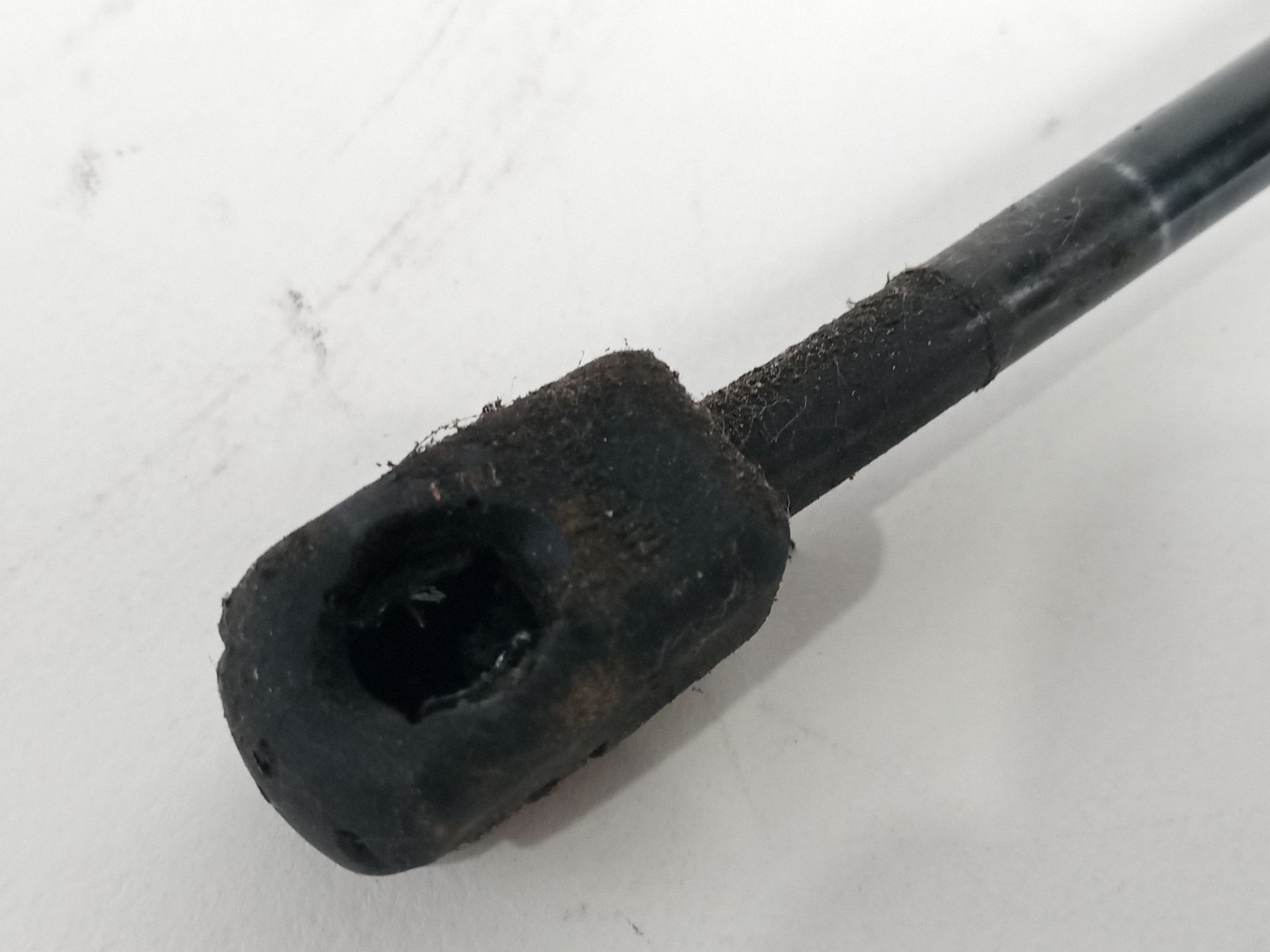 amortiguadores_capo_654710003r_renault_megane_iii_fastback_bz0_1_b3_1_5_dci