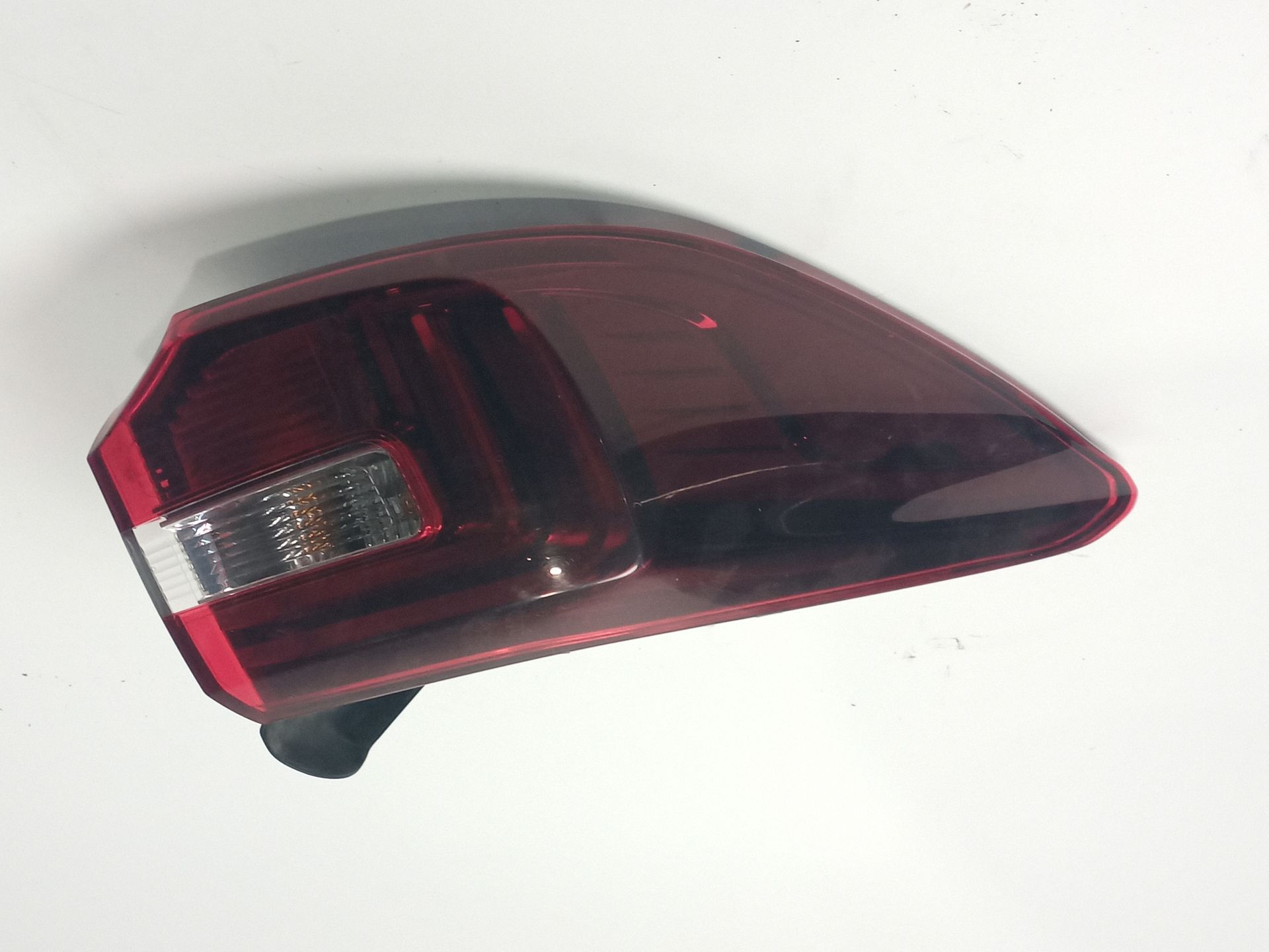 piloto_trasero_izquierdo_exterior_yp00098380_81660101_opel_grandland_grandland_x_a18_p1uo_1_5_turbo_d_7