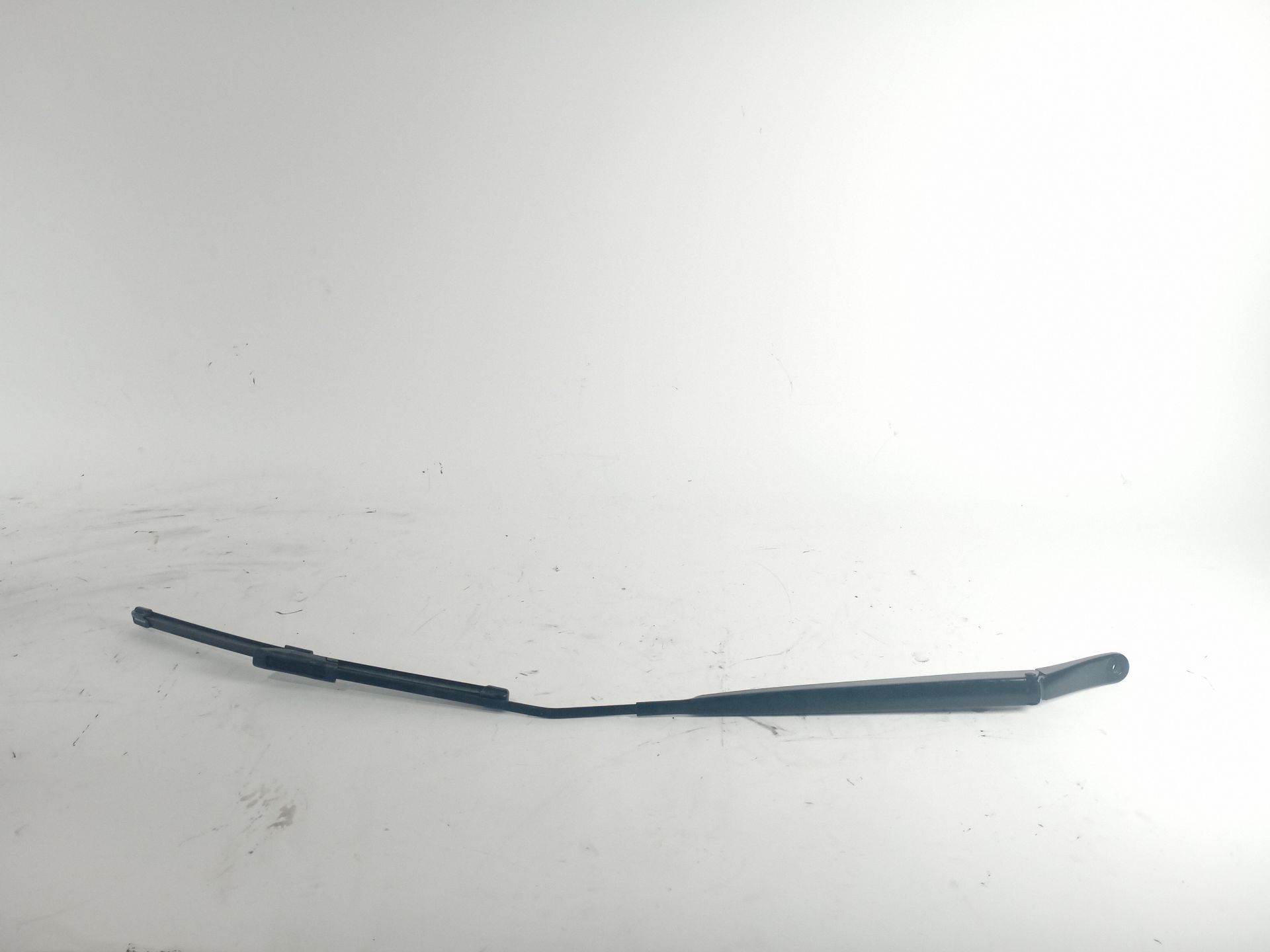 brazo_limpia_delantero_derecho_288860010r_80017267_renault_laguna_iii_bt0_1_bt07_bt0j_bt14_bt1a