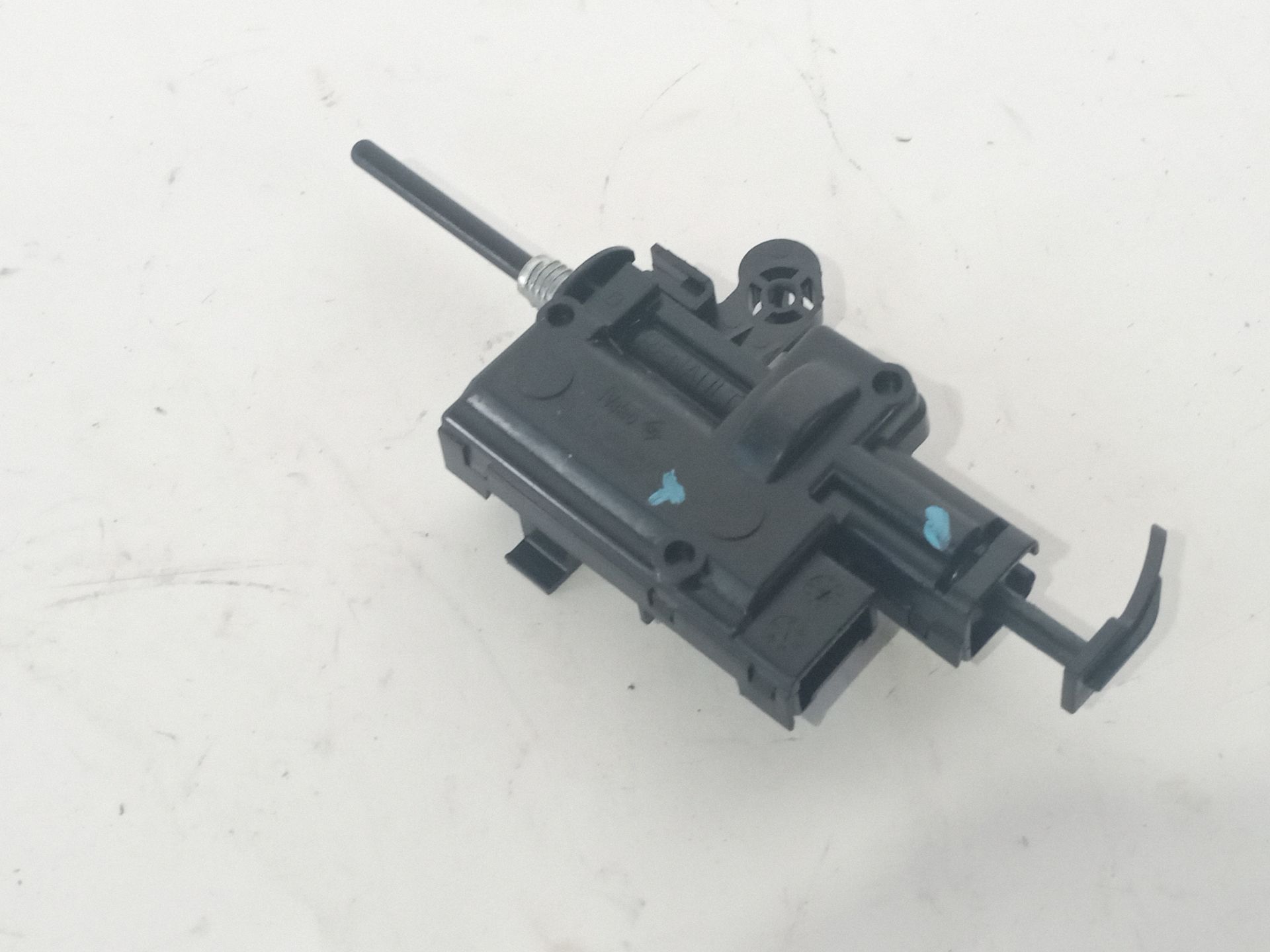 motor_cierre_centralizado_tapa_combustible_788266729r_renault_kadjar_ha_hl_1_5_dci_110_hla3