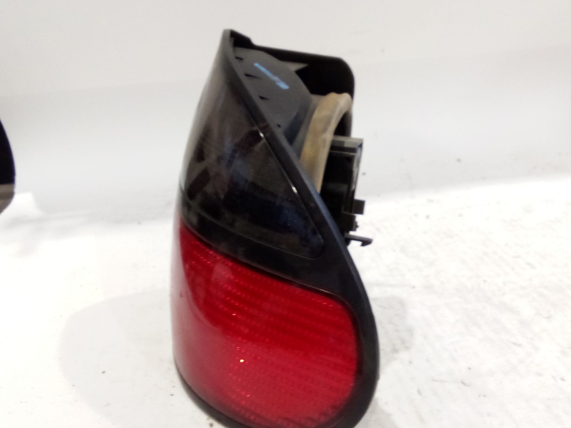 piloto_trasero_derecho_exterior_valeo_2225_renault_laguna