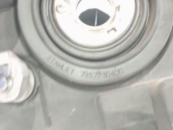 faro_izquierdo_7357230400_toyota_corolla_verso
