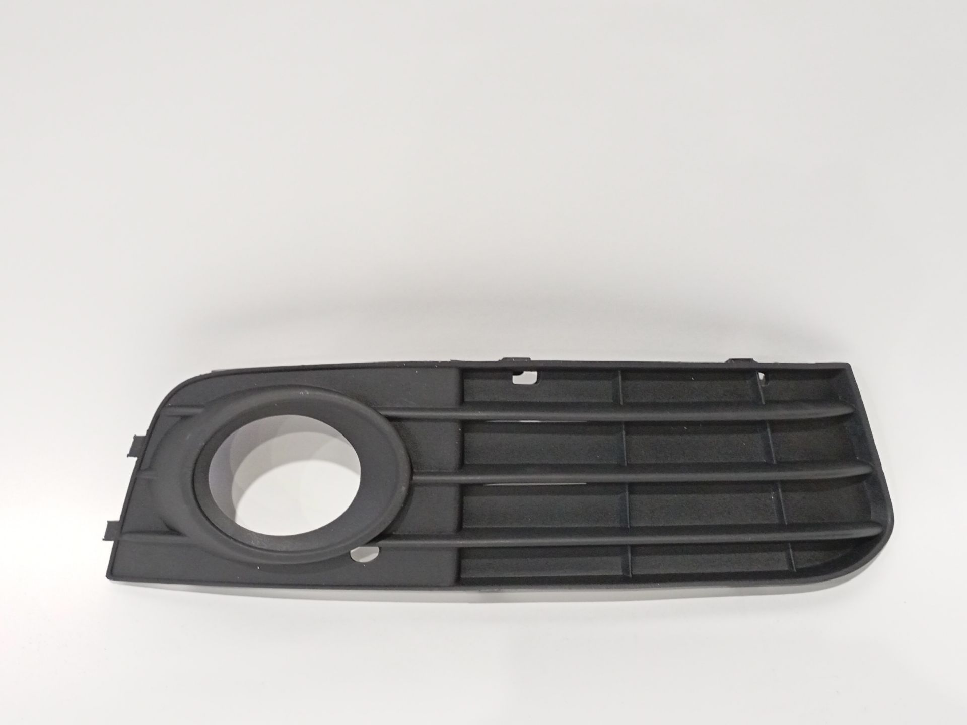 rejilla_paragolpes_derecha_8k0807682a01c_107_022418_audi_a4