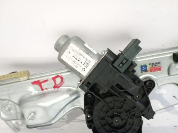 elevalunas_trasero_derecho_827204587r_renault_megane_iv_hatchback_b9a_m_n_1_2_tce_130_b9mr
