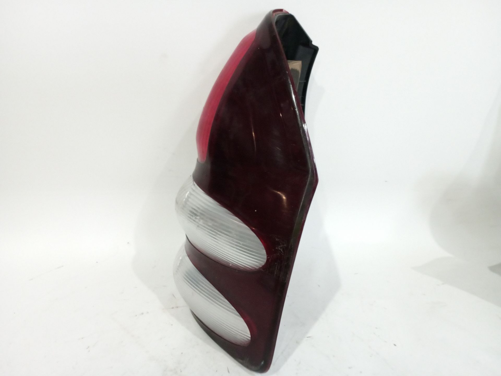 piloto_trasero_derecho_exterior_8155160701_toyota_land_cruiser_land_cruiser_2_45_st_wagon