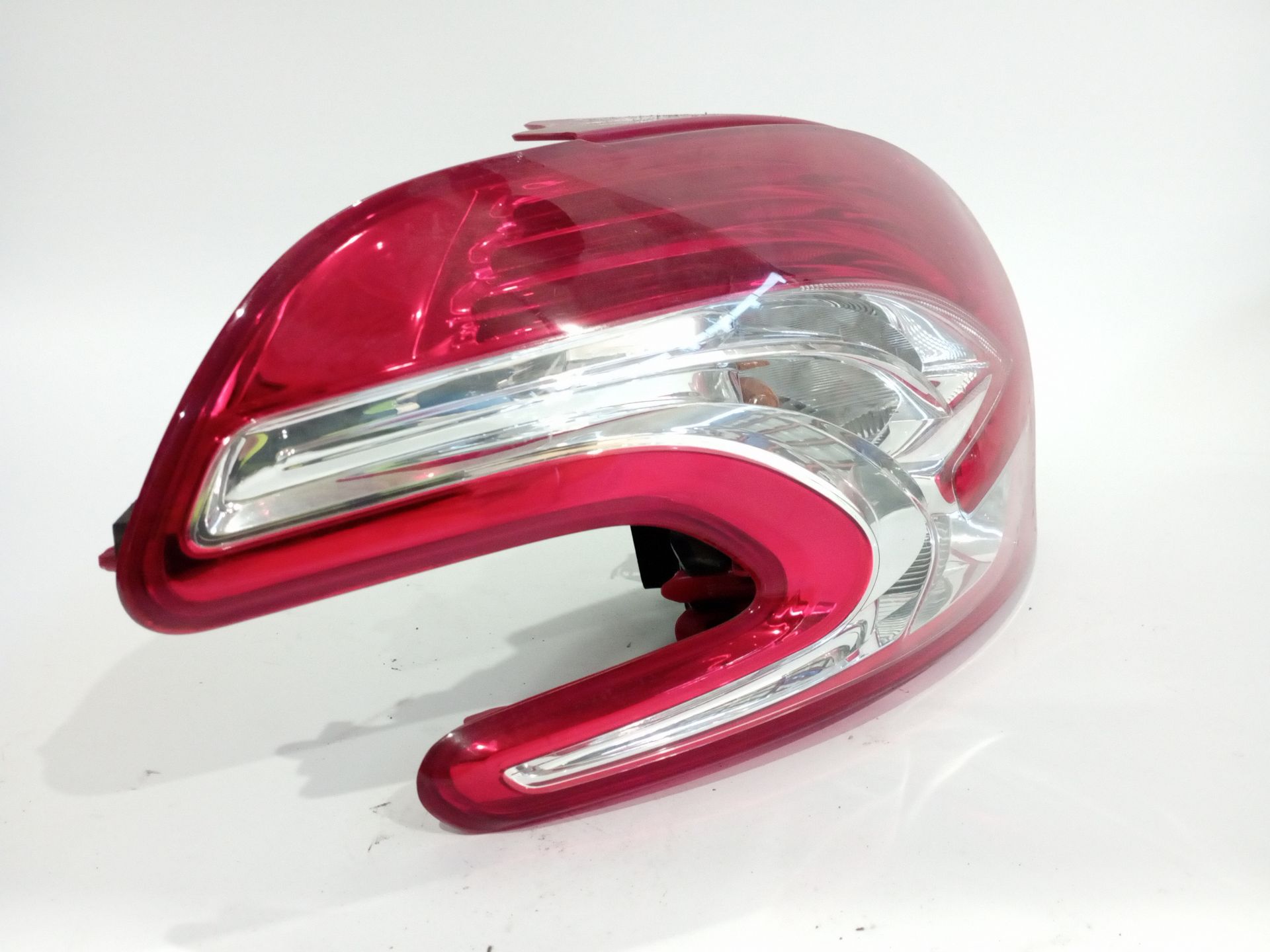 piloto_trasero_izquierdo_exterior_8672628280_peugeot_208_1215