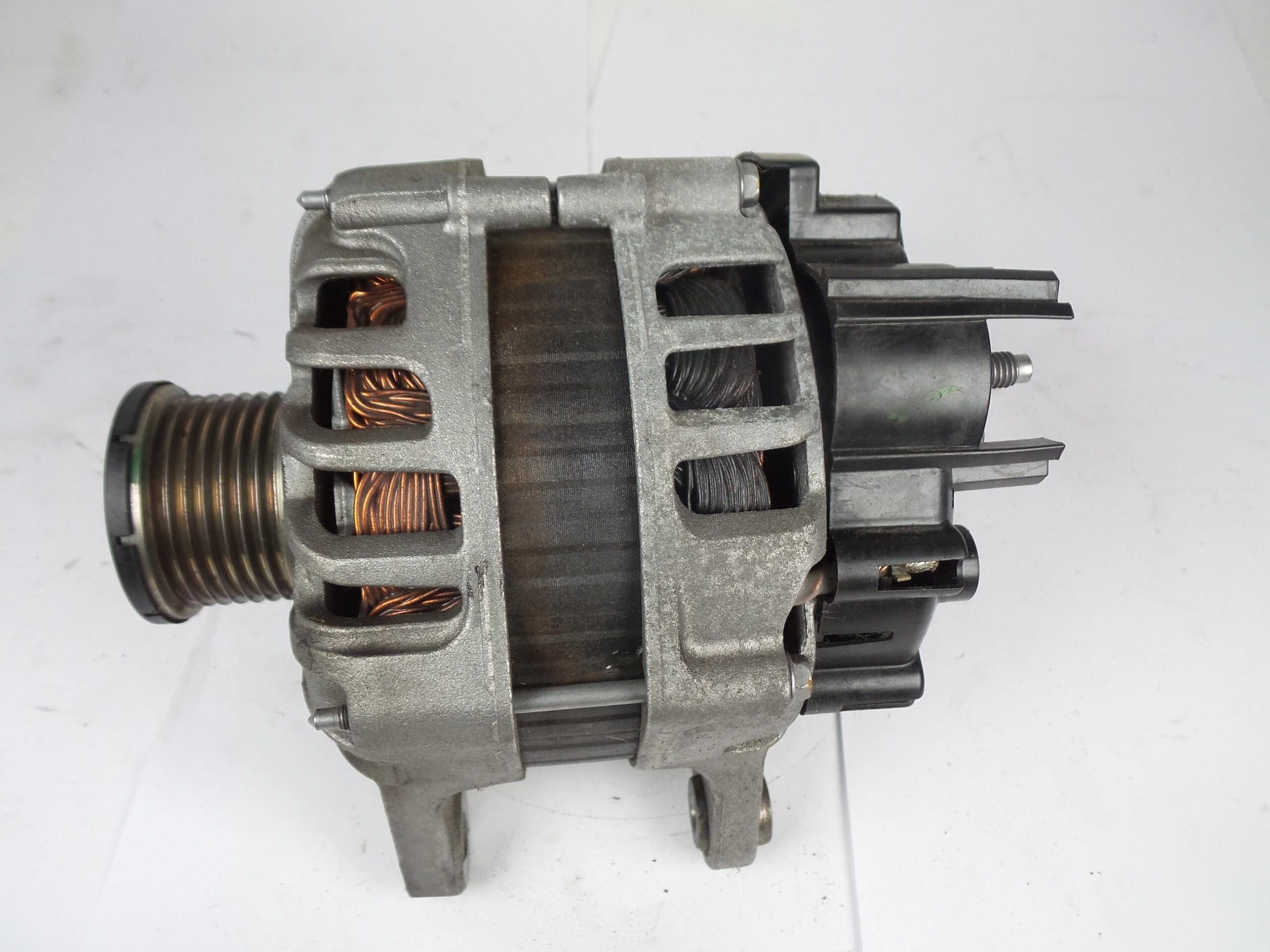 alternador_231005300r_dacia_sandero_ii_tce_90_b8m1_b8ma