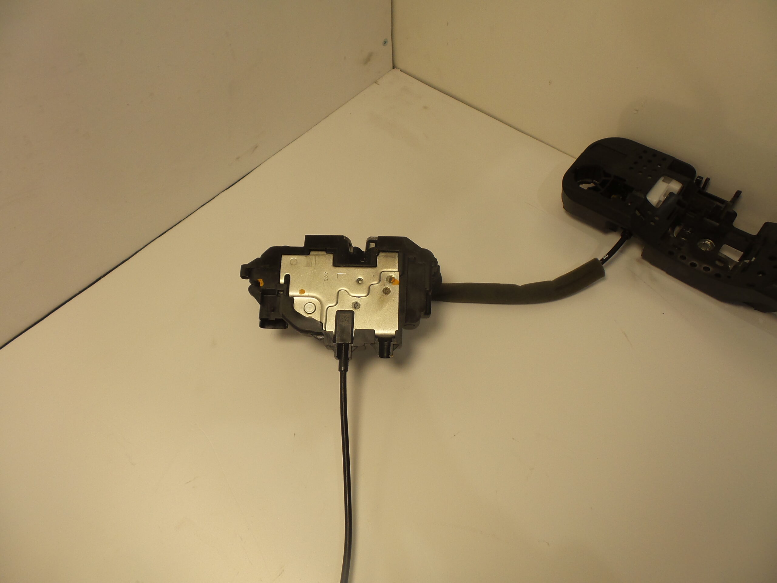 cerradura_puerta_delantera_izquierda_805030004r_806070032r_renault_citanmitsubishi_l200_megane_iiisubaru_impreza_iv