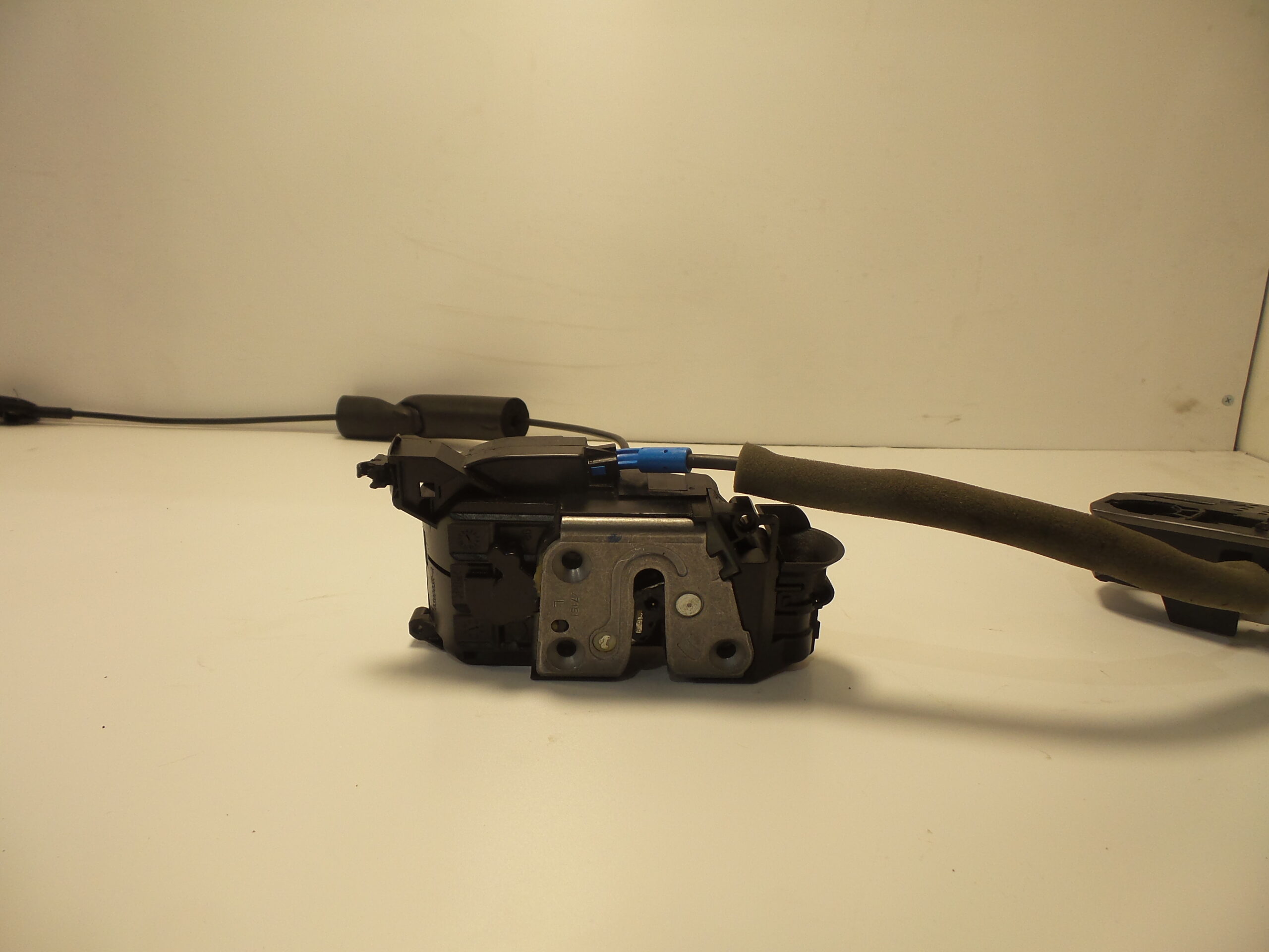 cerradura_puerta_delantera_izquierda_805030004r_806070032r_renault_citanmitsubishi_l200_megane_iiisubaru_impreza_iv