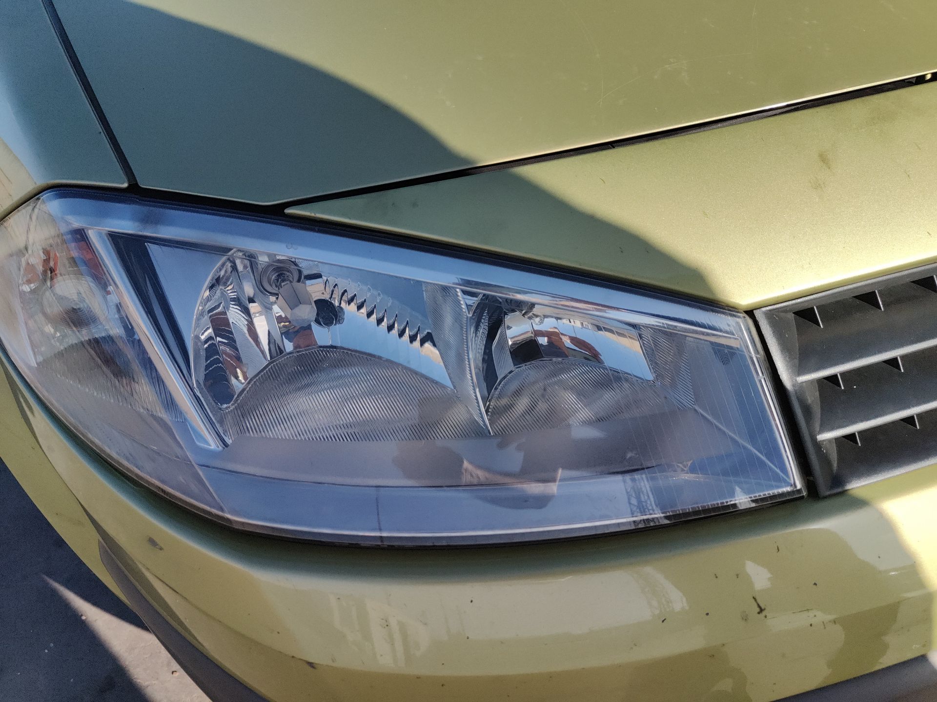 faro_derecho_7701054655_renault_megane_ii_bm0_1_cm0_1_1_6_16v_fase_1