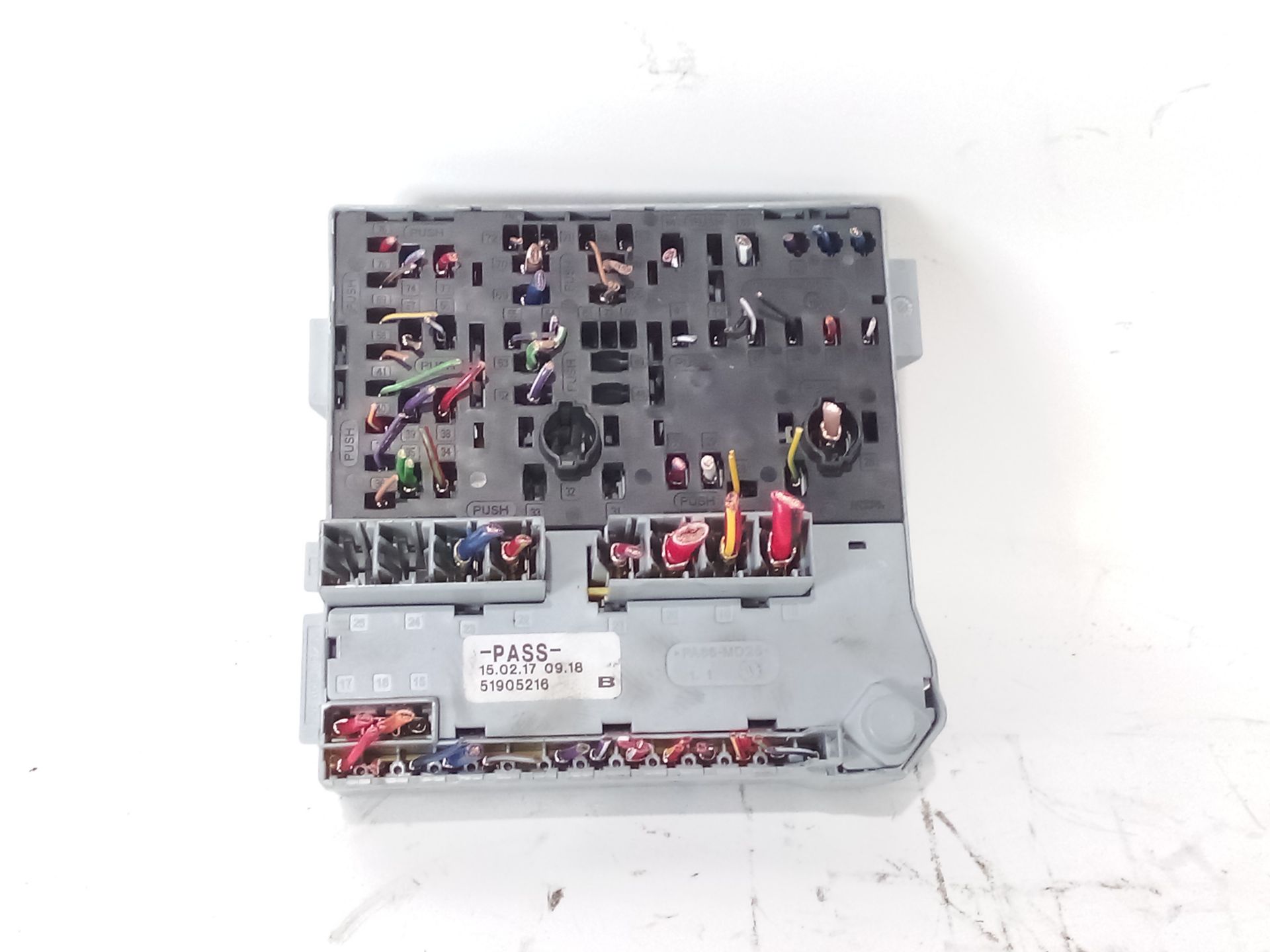 caja_reles_fusibles_51905216_fiat_500