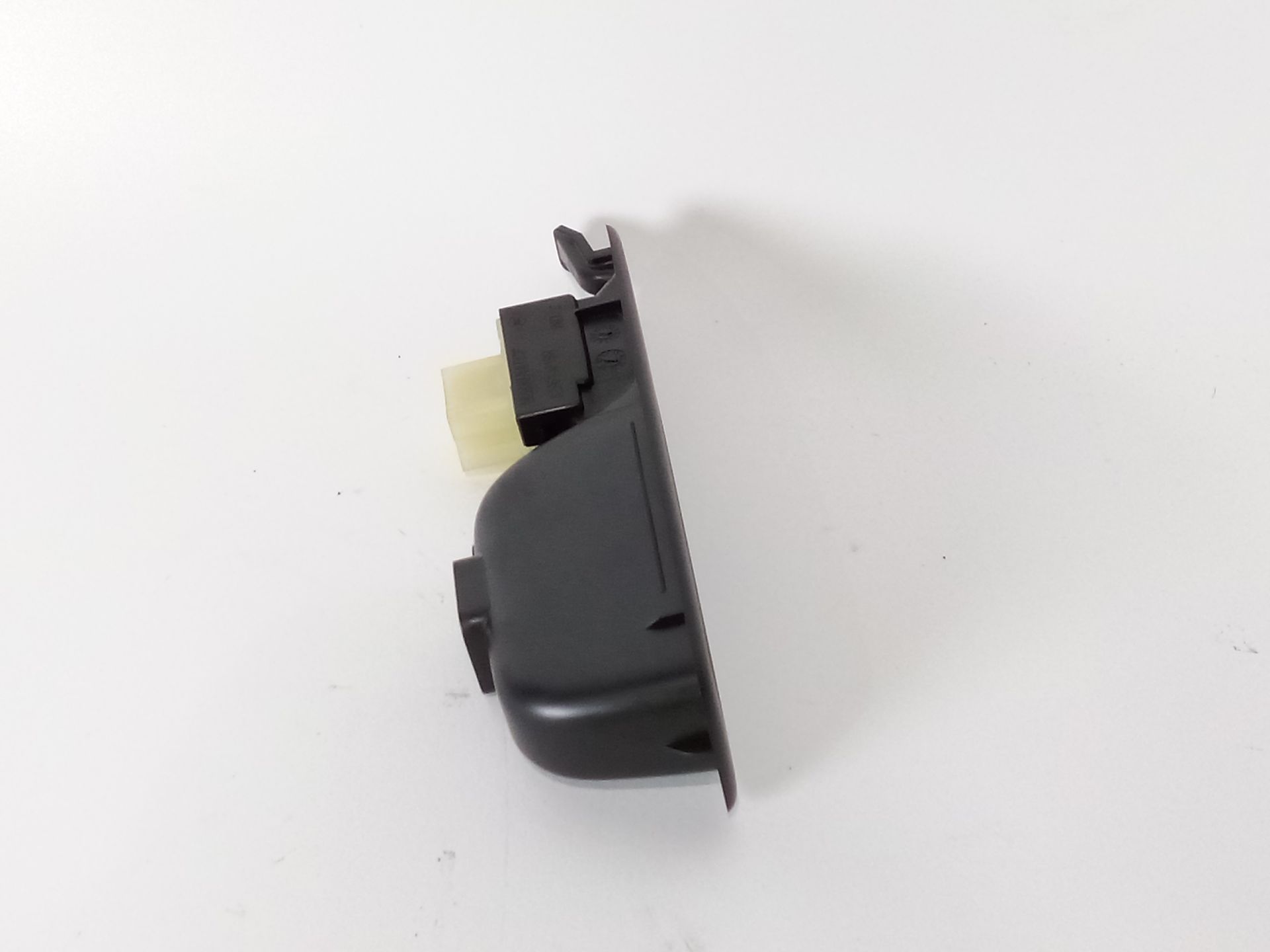 boton_elevalunas_izquierdo_829614619r_renault_captur_i_j5_h5_0_9_tce_90