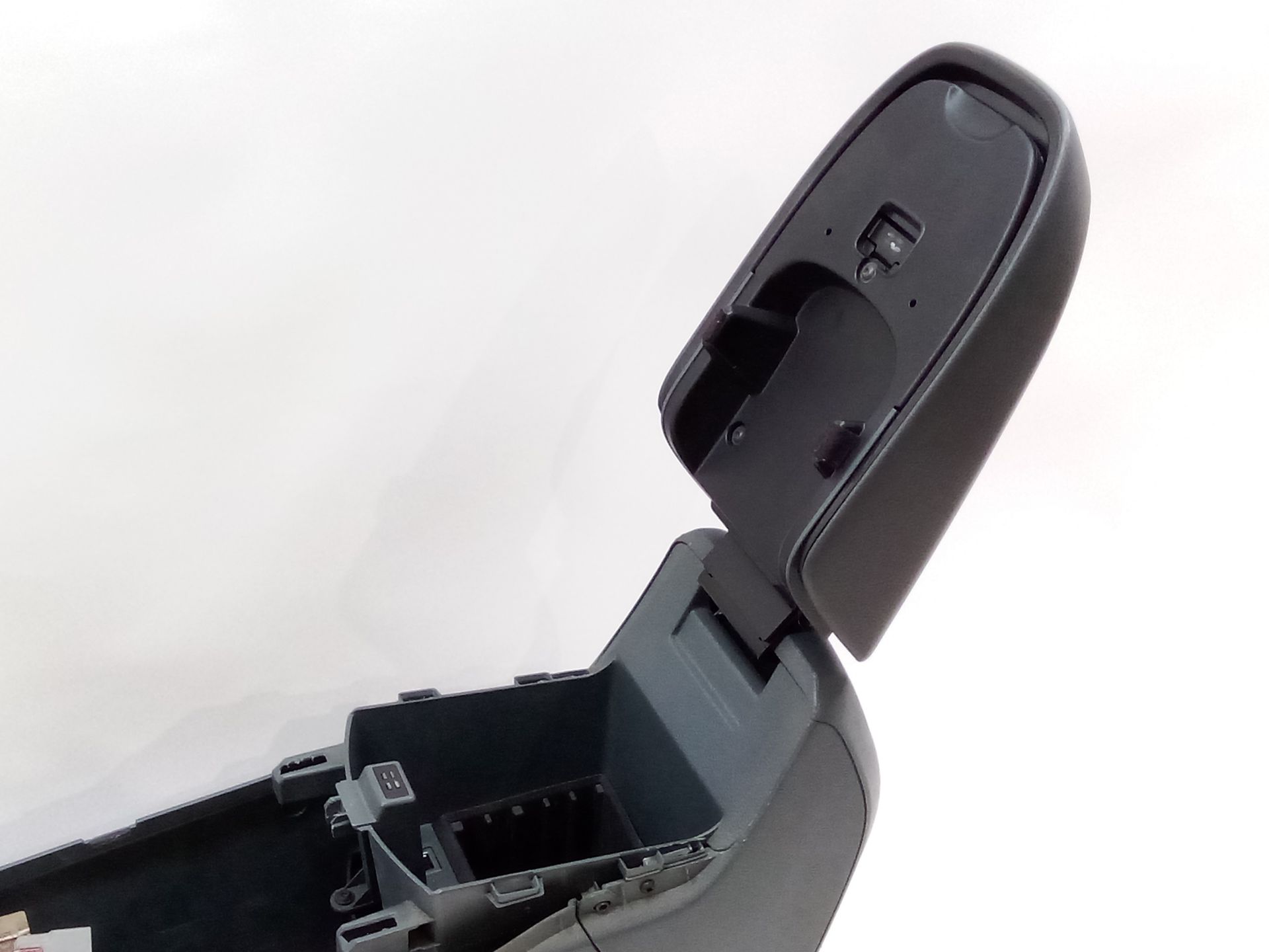 consola_central_am51r044f70ah38dd_con_reposabrazos_gris_ford_c_max_ii_dxa_cb7_dxa_ceu_1_6_tdci