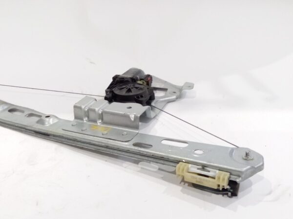 elevalunas_delantero_derecho_a9107201100_mercedes_benz_sprinter_5_t_caja_chasis_b907_516_cdi_907_153_907_155_907_253_907_255