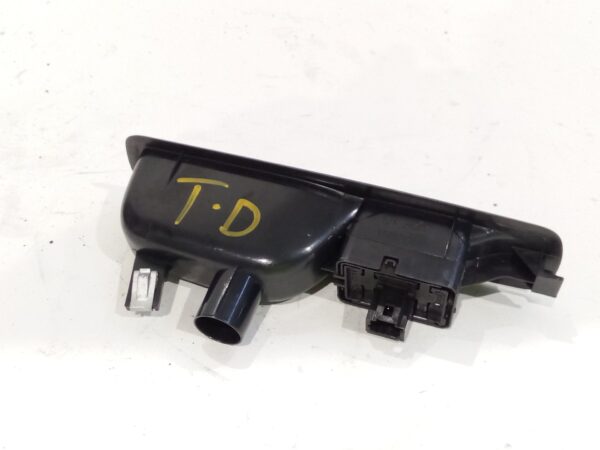 boton_elevalunas_derecho_829500004r_renault_scenic_iii_jz0_1_1_5_dci