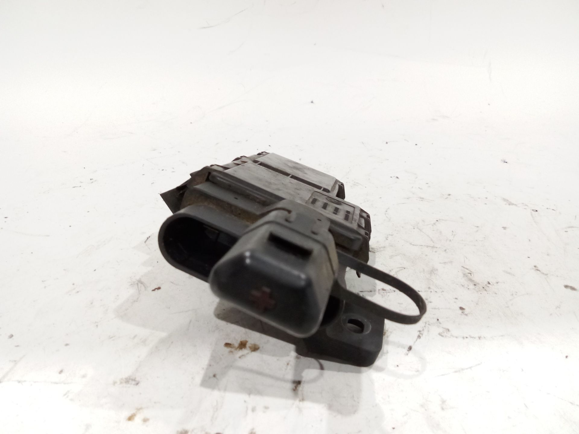 caja_reles_fusibles_61138387568_bmw_7_e65_e66_e67_735_i_li