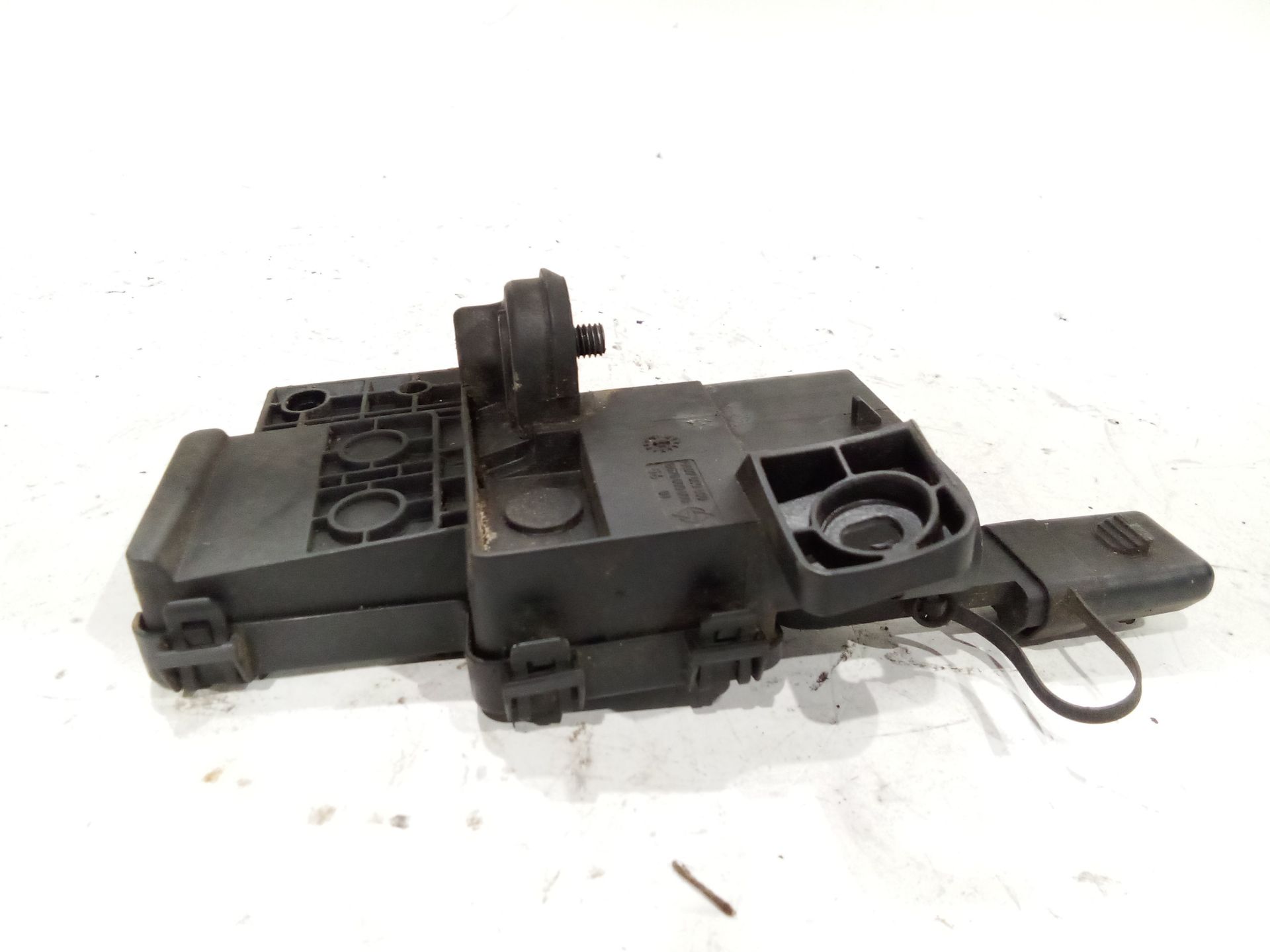 caja_reles_fusibles_61138387568_bmw_7_e65_e66_e67_735_i_li