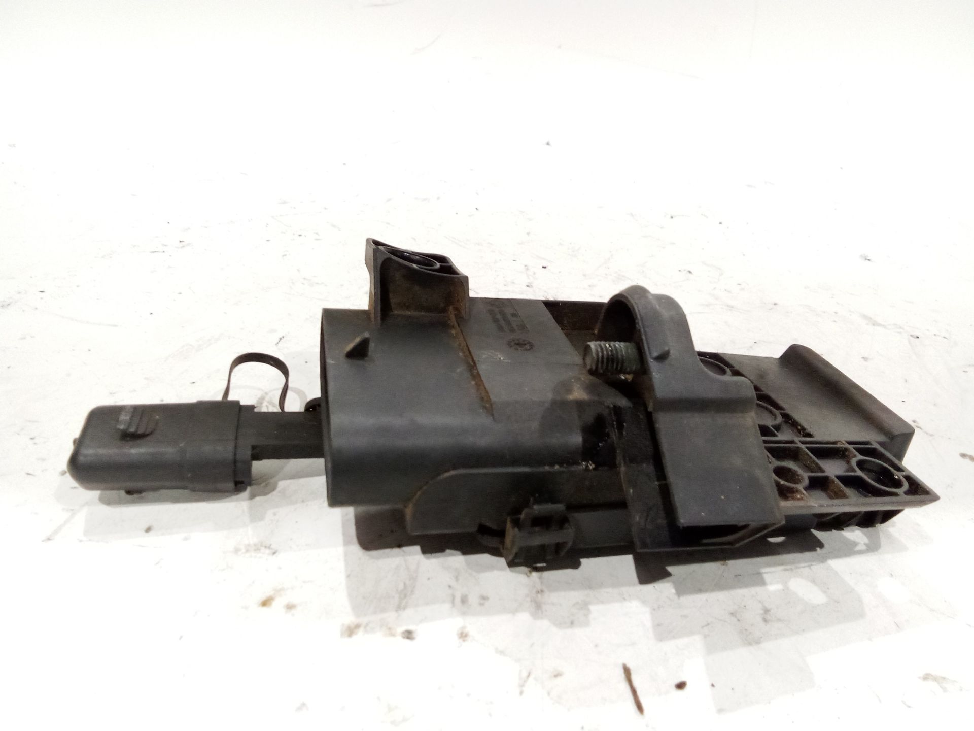 caja_reles_fusibles_61138387568_bmw_7_e65_e66_e67_735_i_li