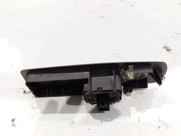 boton_elevalunas_derecho_809600004r_renault_laguna_iii_bt0_1_2_0_16v_turbo
