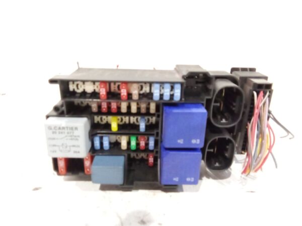 caja_reles_fusibles_1801330_renault_megane_iii_hatchback_bz0_1_b3_1_2_tce_bz2b_bz11