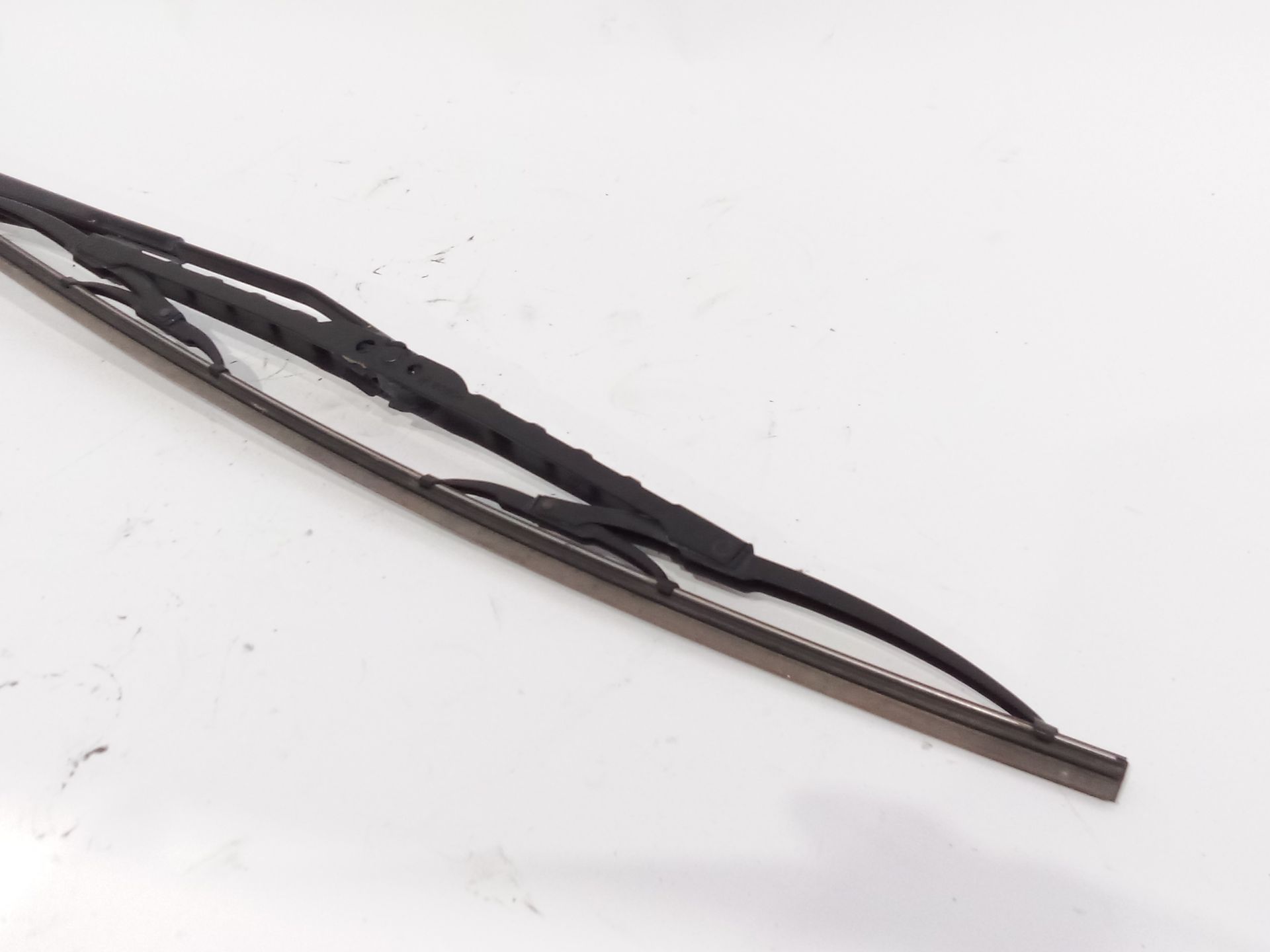 brazo_limpia_delantero_derecho_8250a201_7395_mitsubishi_montero_iv_v8_w_v9_w_3_2_di_d_4wd_v98w_v88w