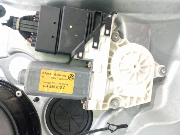 elevalunas_trasero_derecho_1j4839756a_1j4959812c_volkswagen_golf_iv_1j1_1_9_tdi
