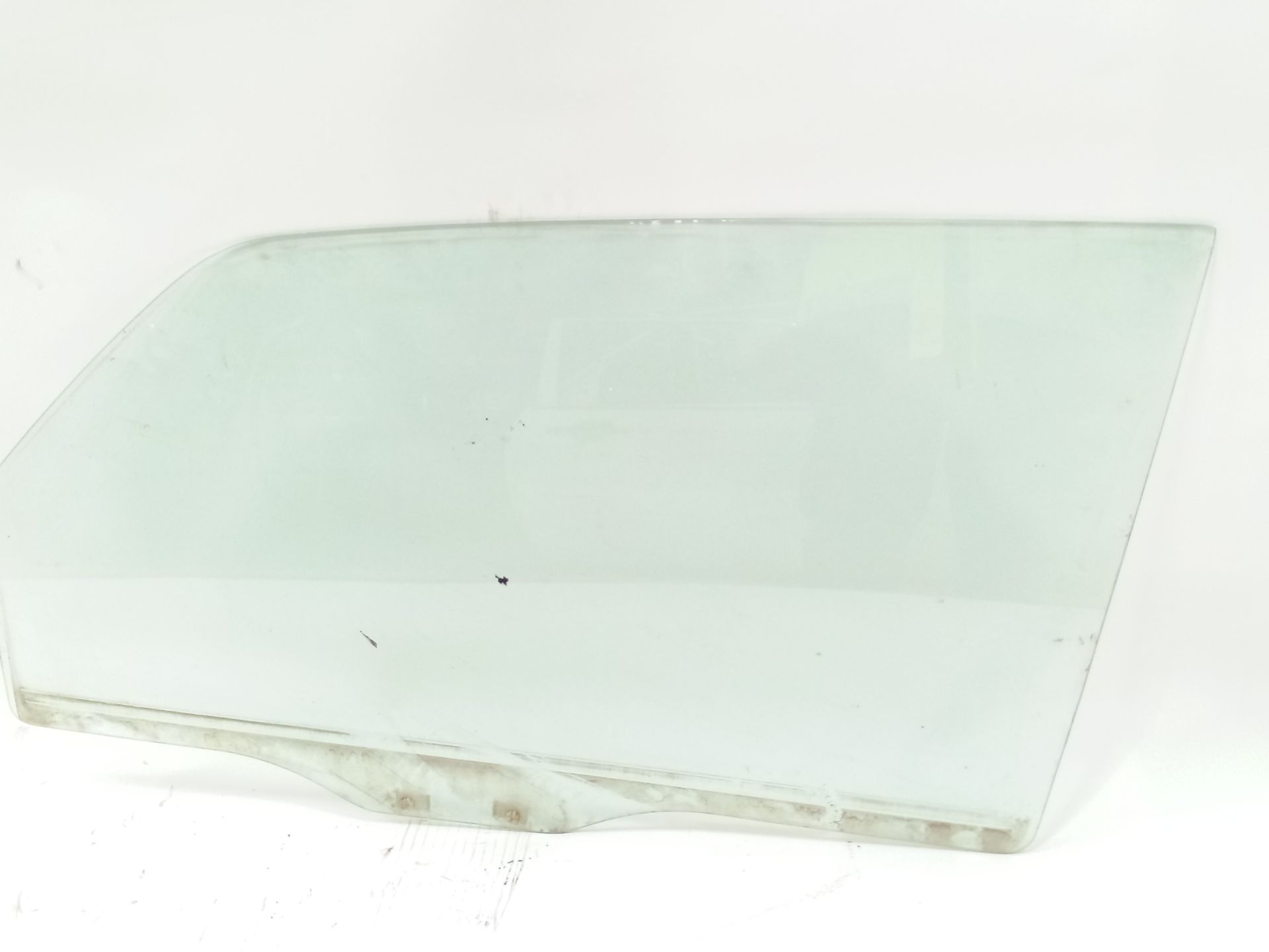 cristal_ventana_puerta_delantera_izquierda_5706a585_mitsubishi_montero_iv_v8_w_v9_w_3_2_di_d_4wd_v98w_v88w