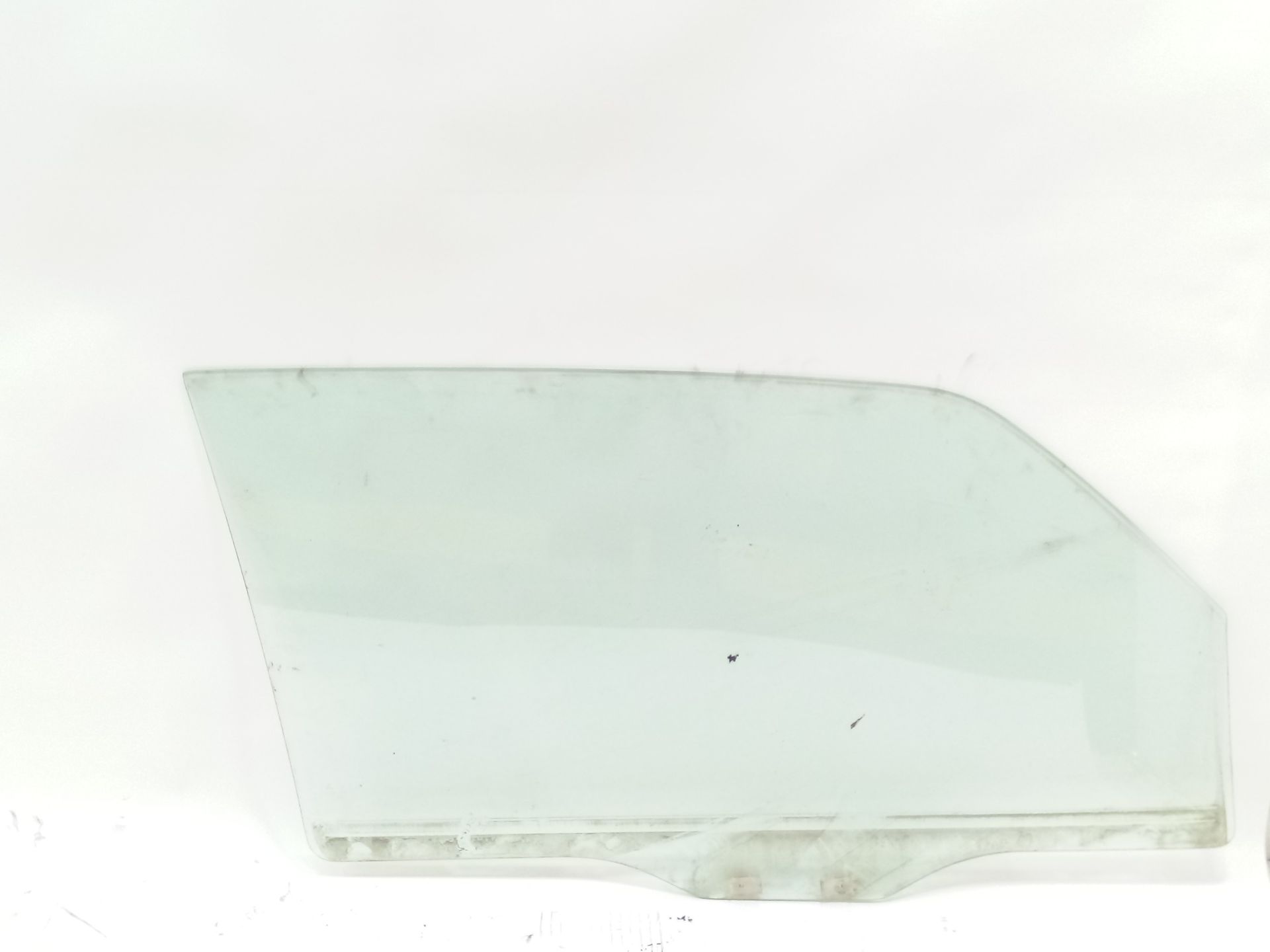 cristal_ventana_puerta_delantera_izquierda_5706a585_mitsubishi_montero_iv_v8_w_v9_w_3_2_di_d_4wd_v98w_v88w