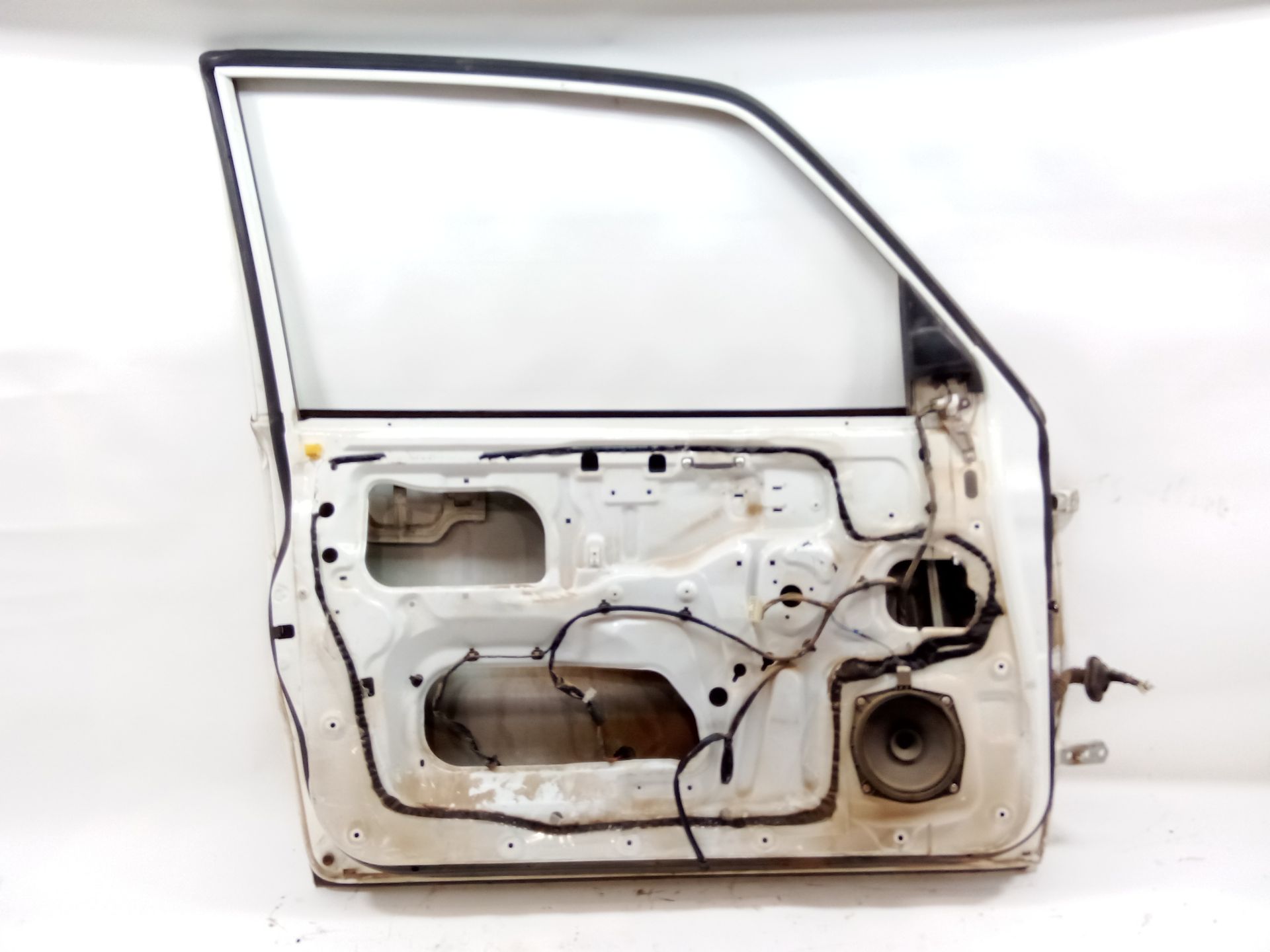 puerta_delantera_izquierda_5700a885_color_exterior_w37c_mitsubishi_montero_iv_v8_w_v9_w_3_2_di_d_4wd_v98w_v88w